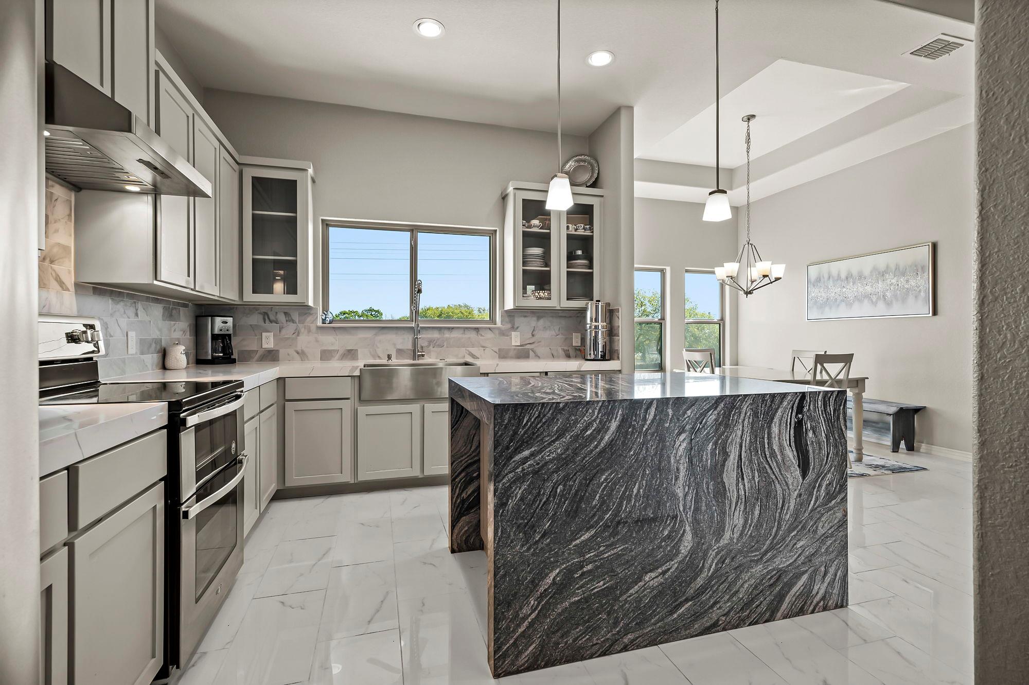 505 Royal Ct, Horseshoe Bay, TX 78657