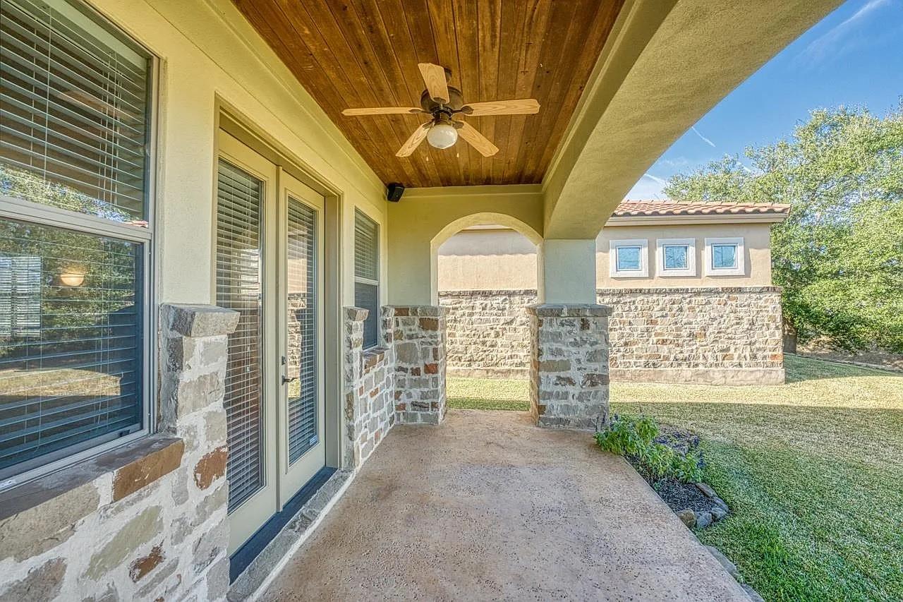 102 Maravilla Way, Horseshoe Bay, TX 78657