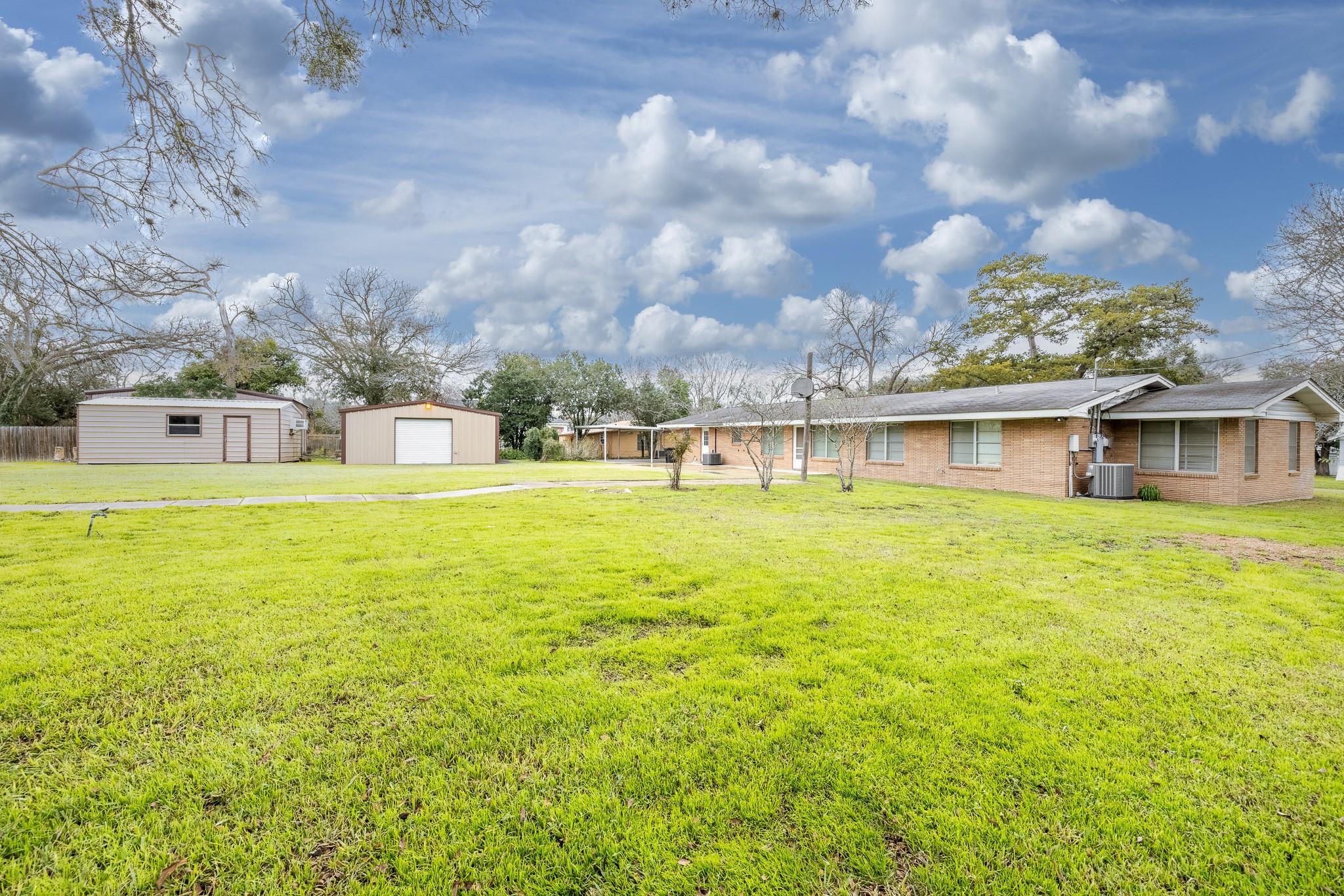 726 Saint Vincent St, Gonzales, TX 78629