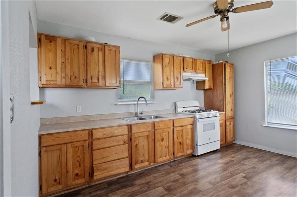 461 Skyline Rdg, San Marcos, TX 78666