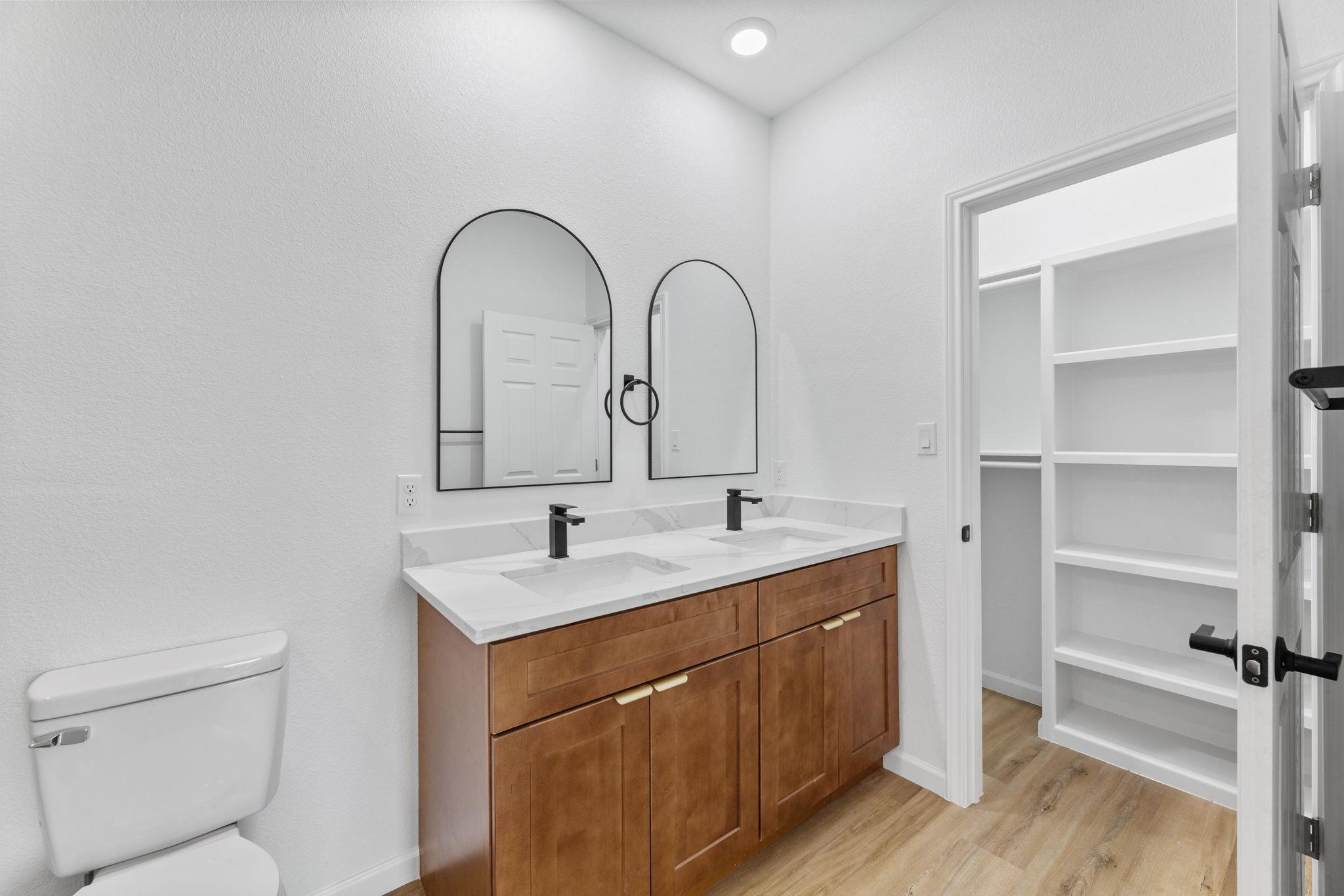 902 Chihuahua St, Lockhart, TX 78644