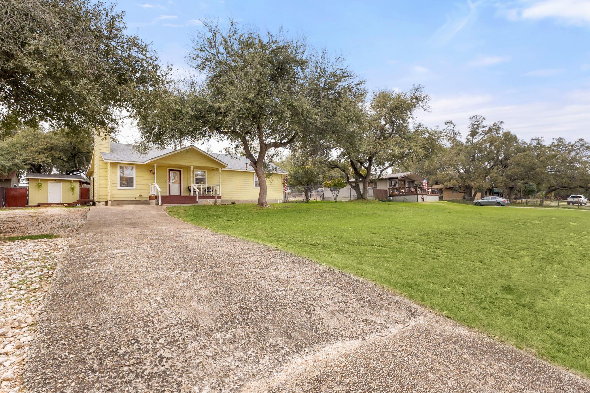 1143 Dawnridge Dr, Canyon Lake, TX 78133
