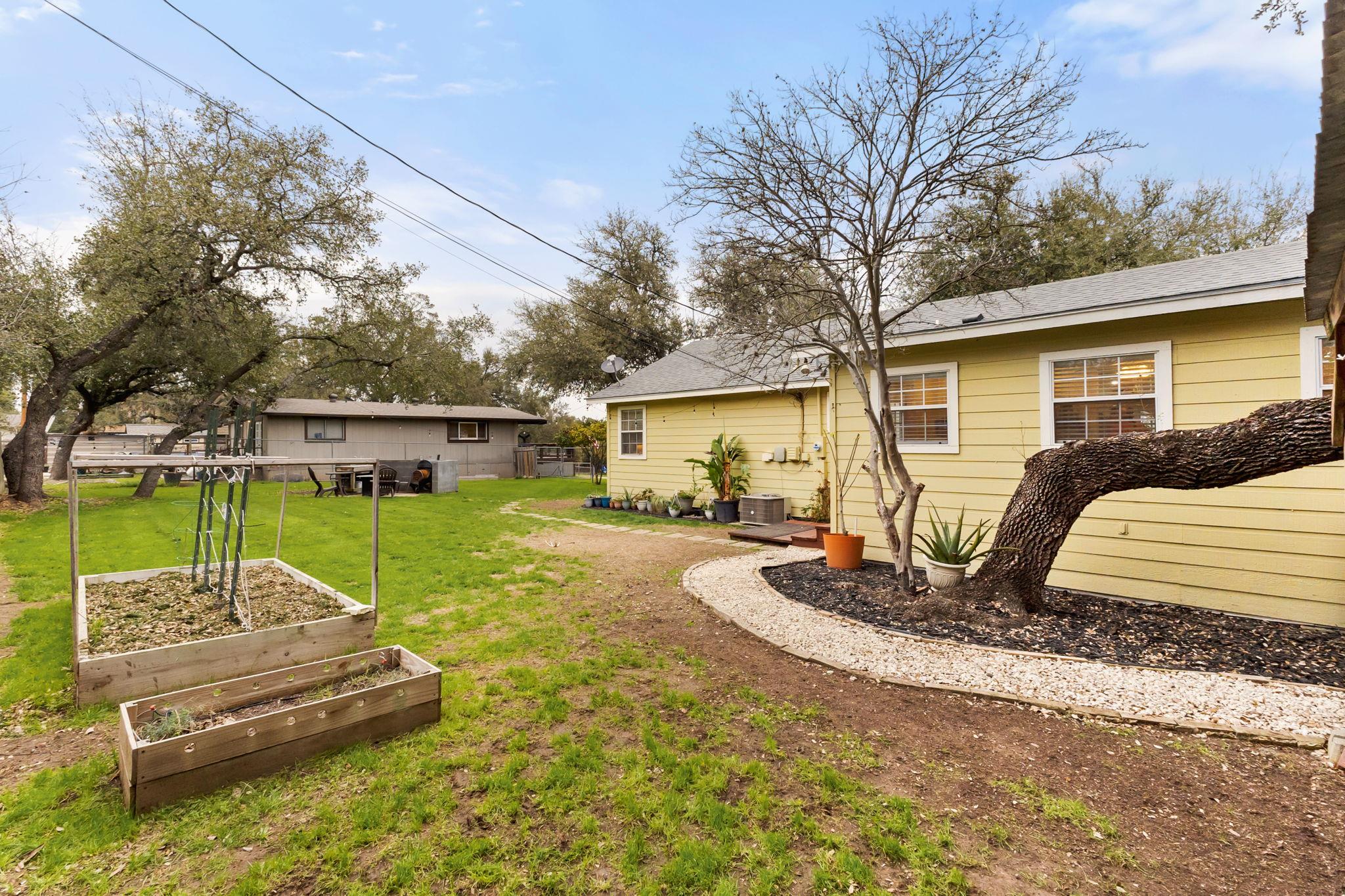 1143 Dawnridge Dr, Canyon Lake, TX 78133