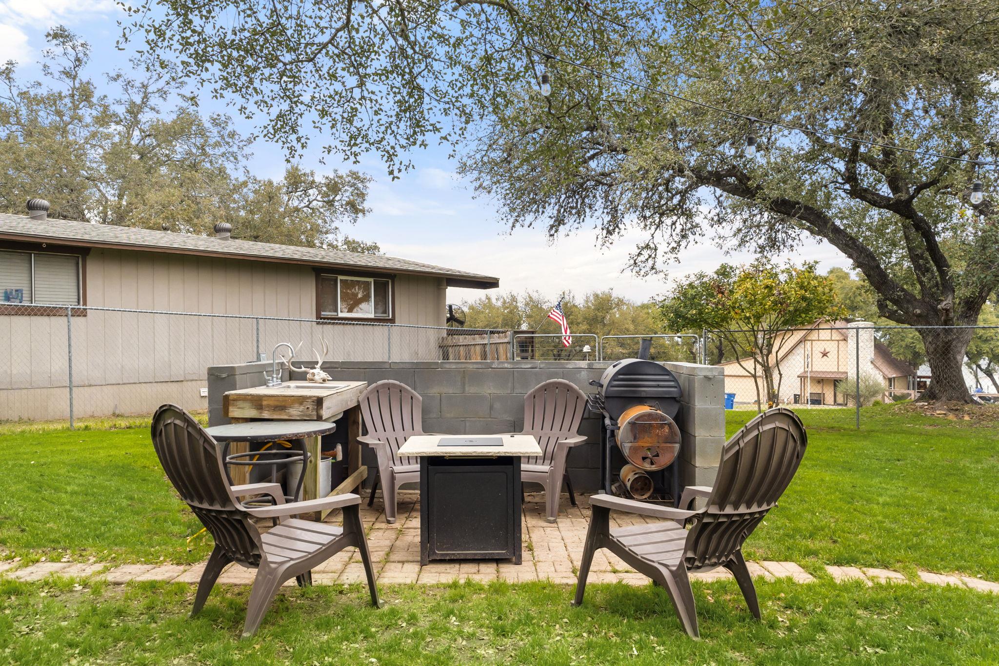 1143 Dawnridge Dr, Canyon Lake, TX 78133