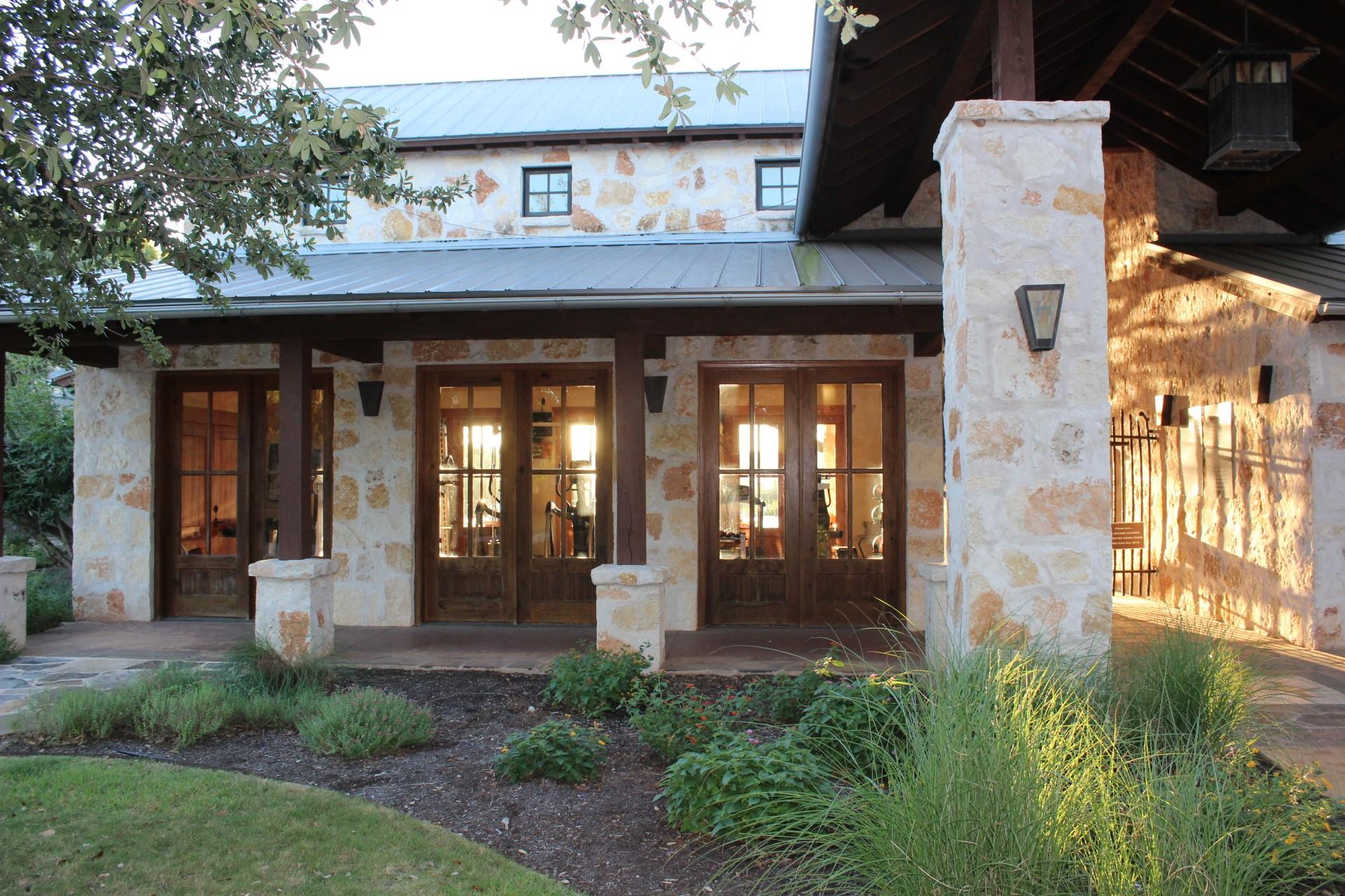 17507 Navigation Ln, Jonestown, TX 78645