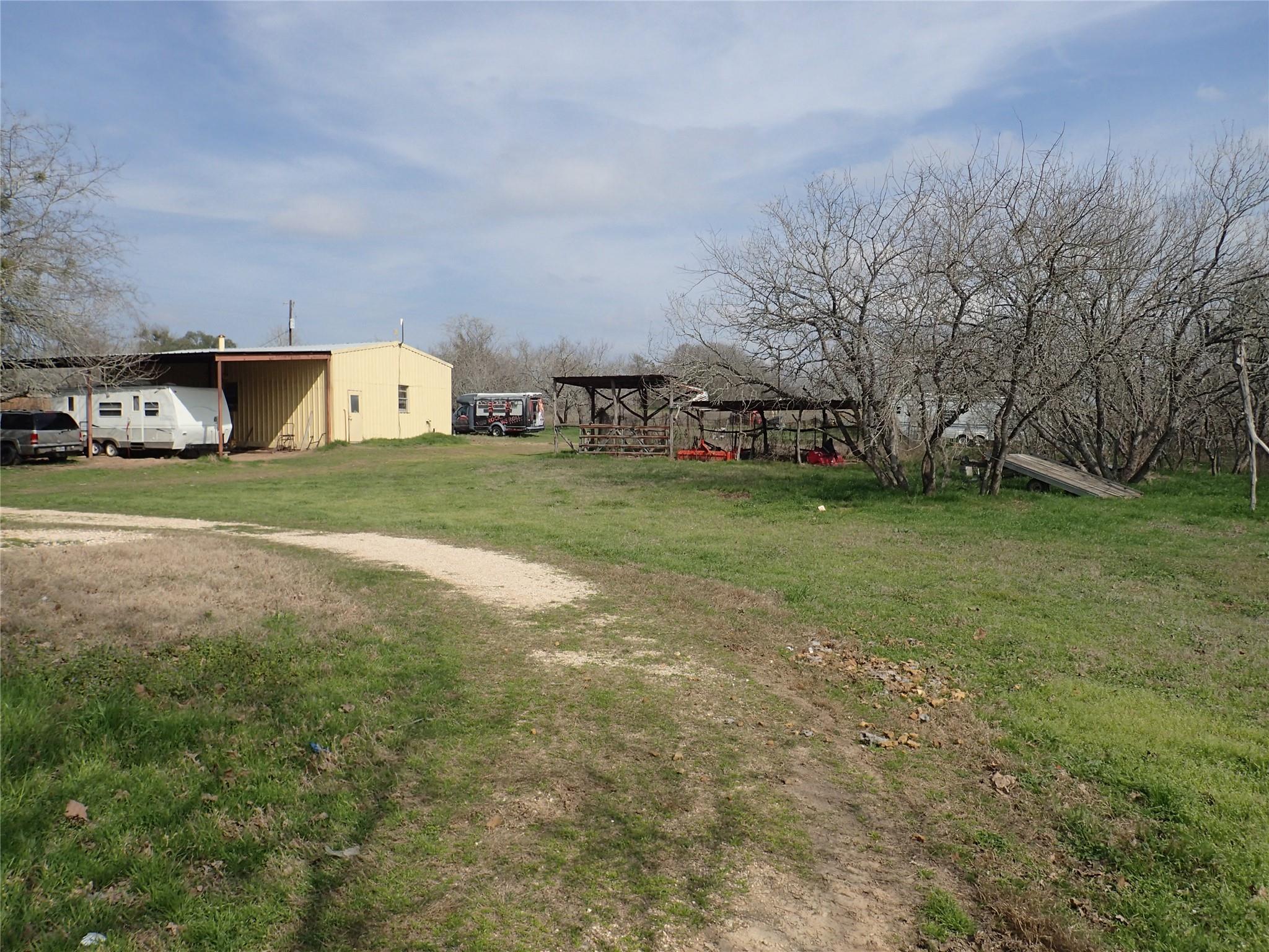 336 Boulder Ln, Dale, TX 78616