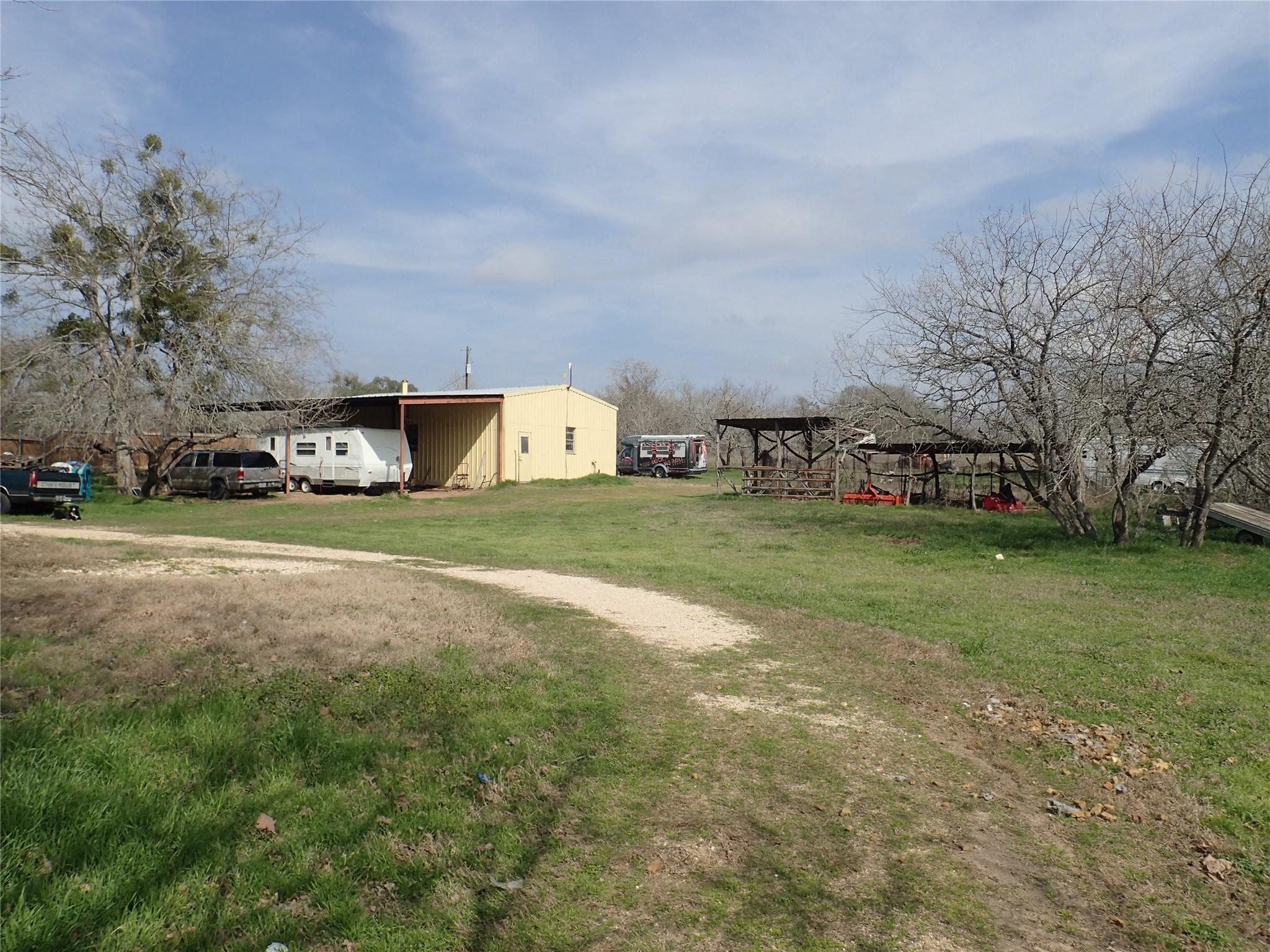 336 Boulder Ln, Dale, TX 78616