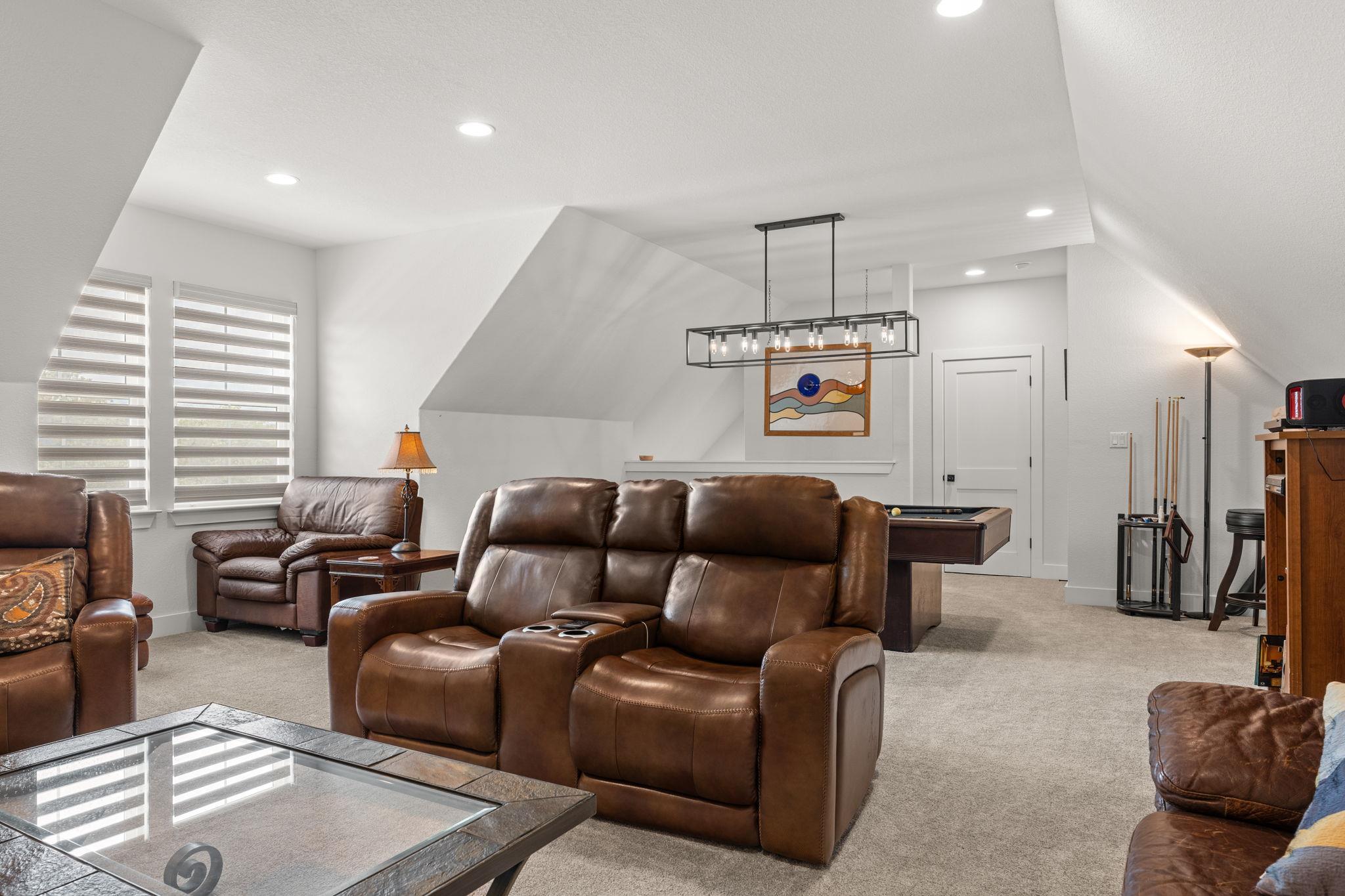 305 Spicewood Trails Dr, Spicewood, TX 78669