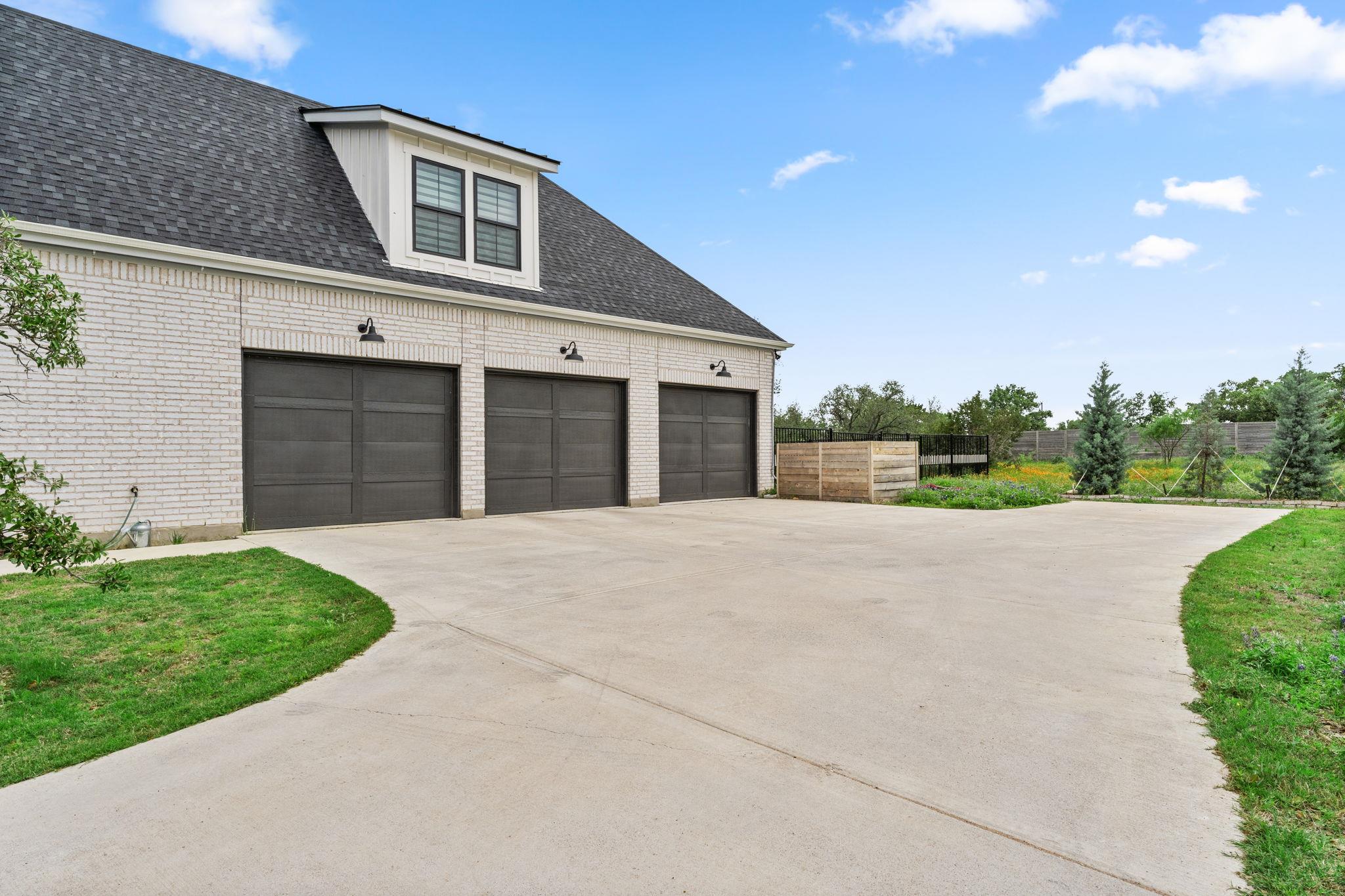 305 Spicewood Trails Dr, Spicewood, TX 78669