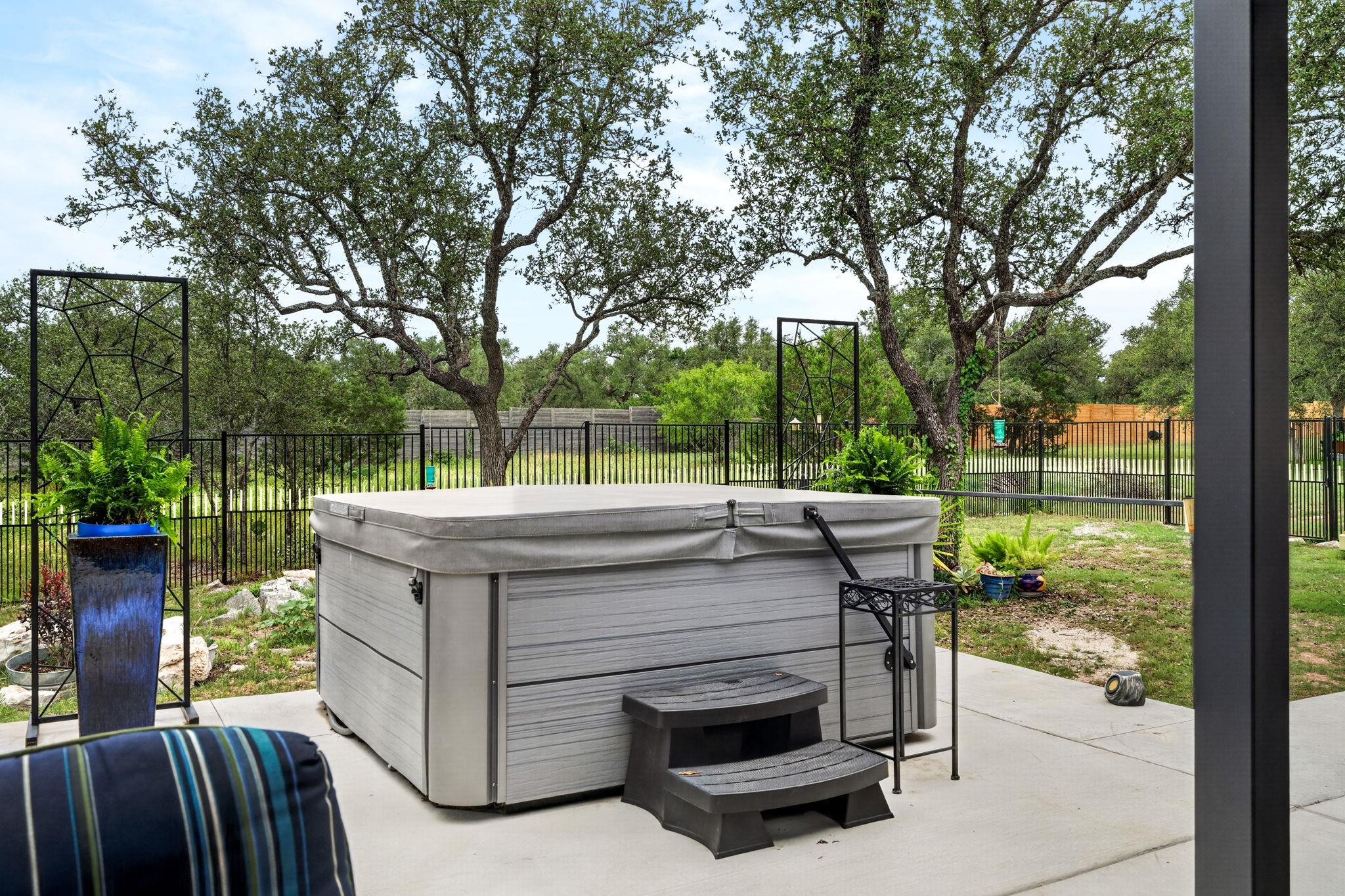 305 Spicewood Trails Dr, Spicewood, TX 78669