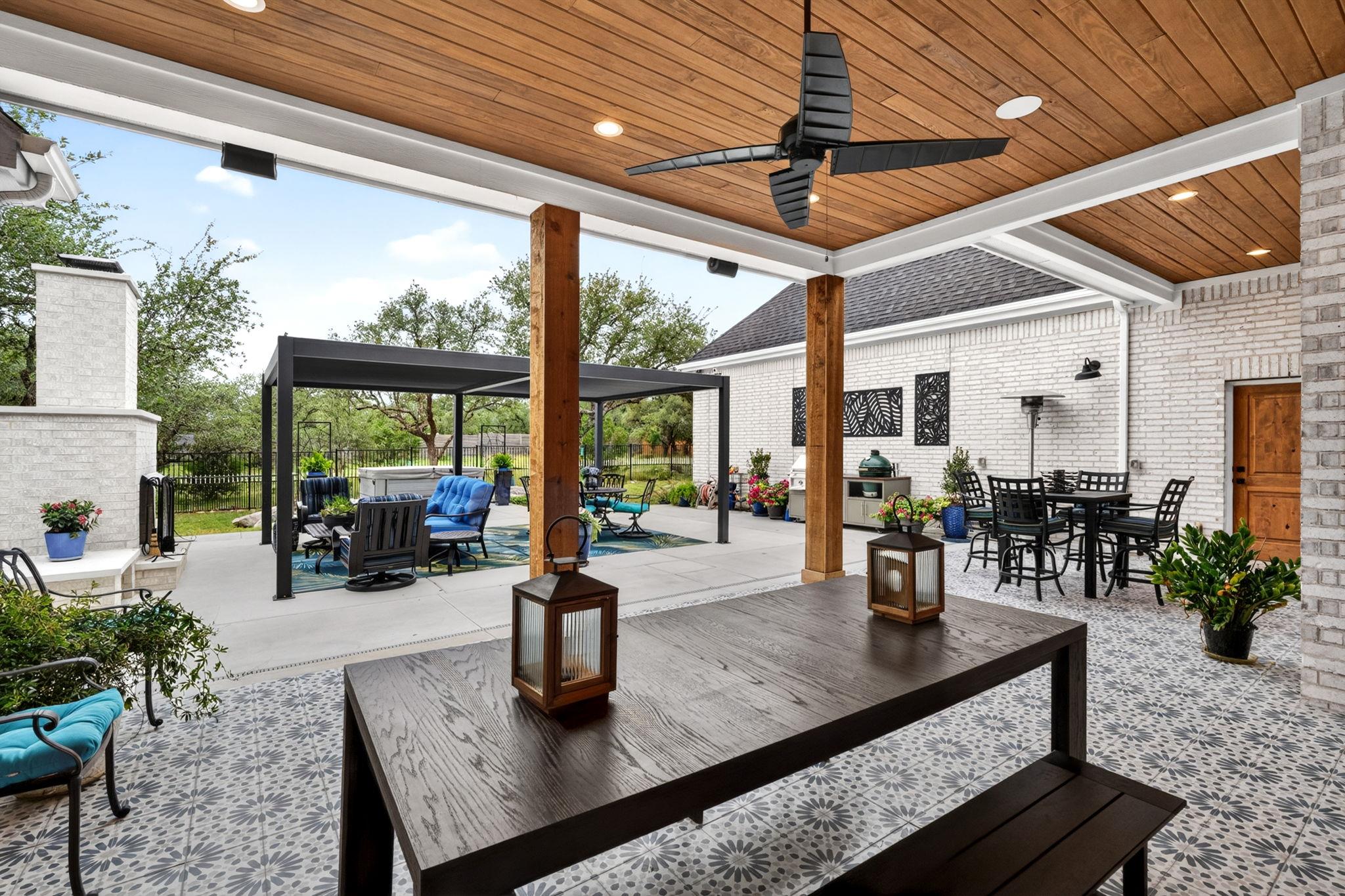 305 Spicewood Trails Dr, Spicewood, TX 78669