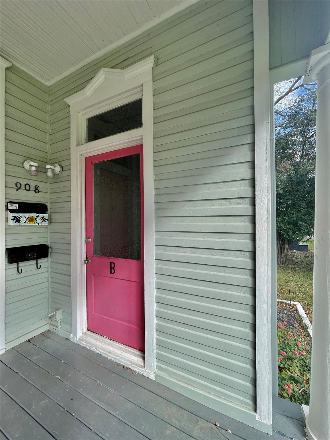 908 W Hopkins St, San Marcos, TX 78666