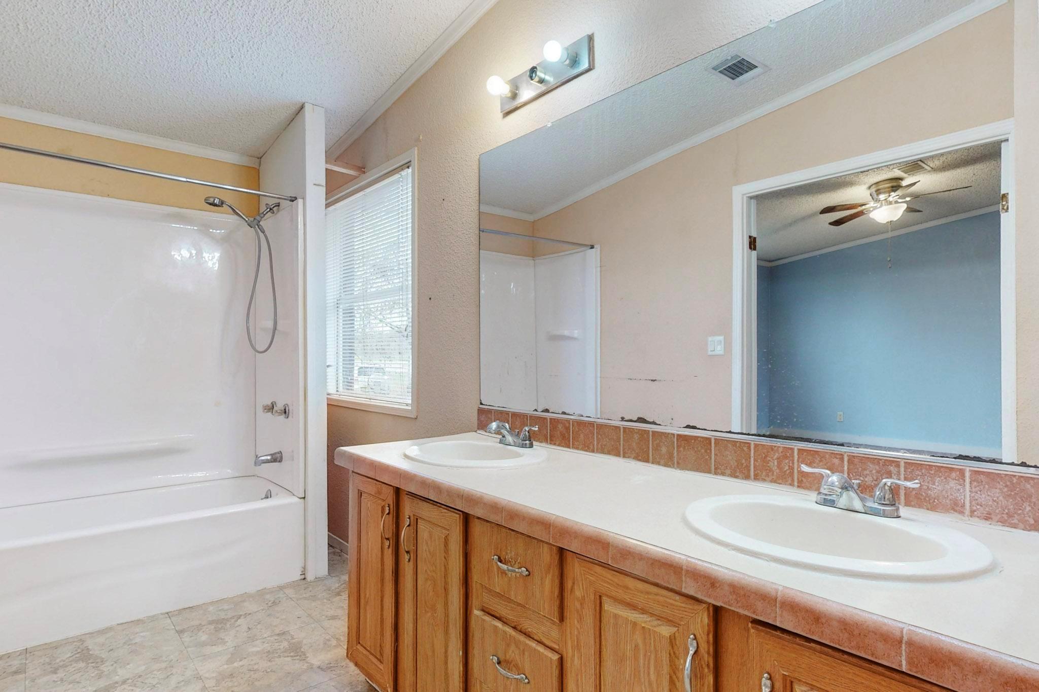 262 Highway 290 E, Elgin, TX 78621