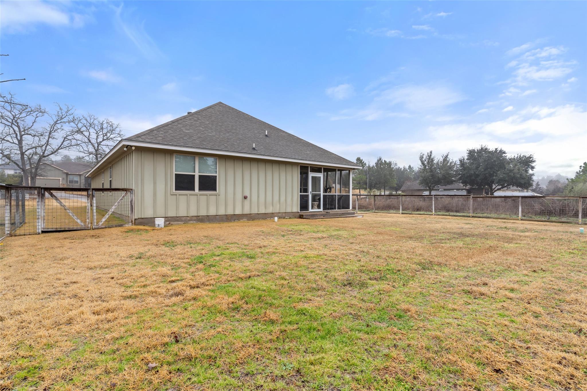 140 Manawianui Dr, Bastrop, TX 78602