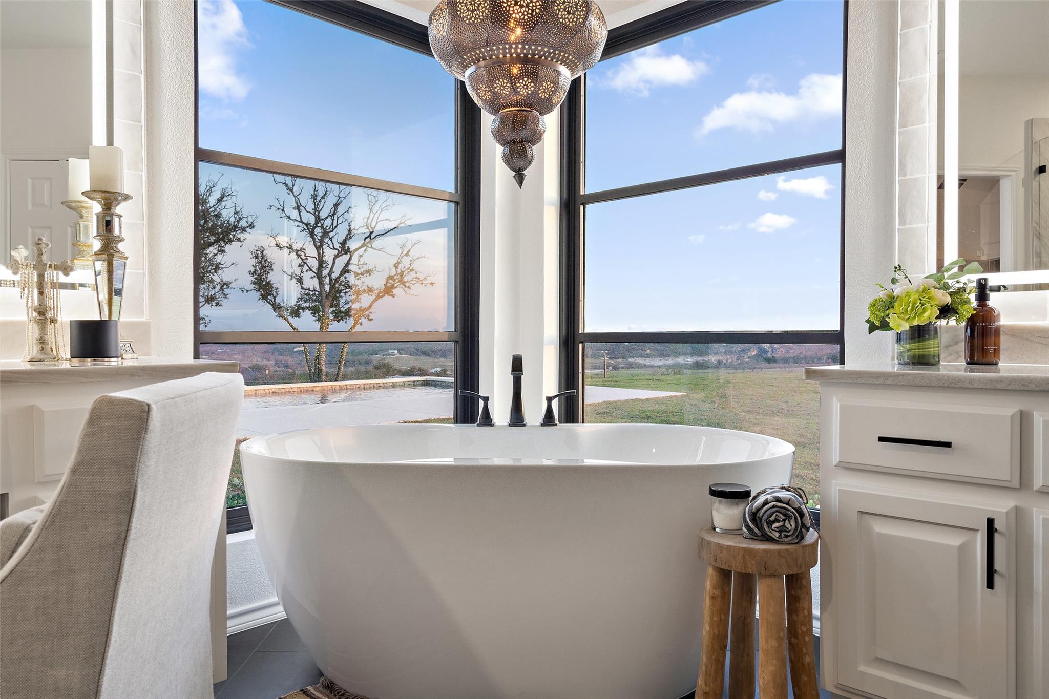 260 Chimney Cove Dr, Marble Falls, TX 78654