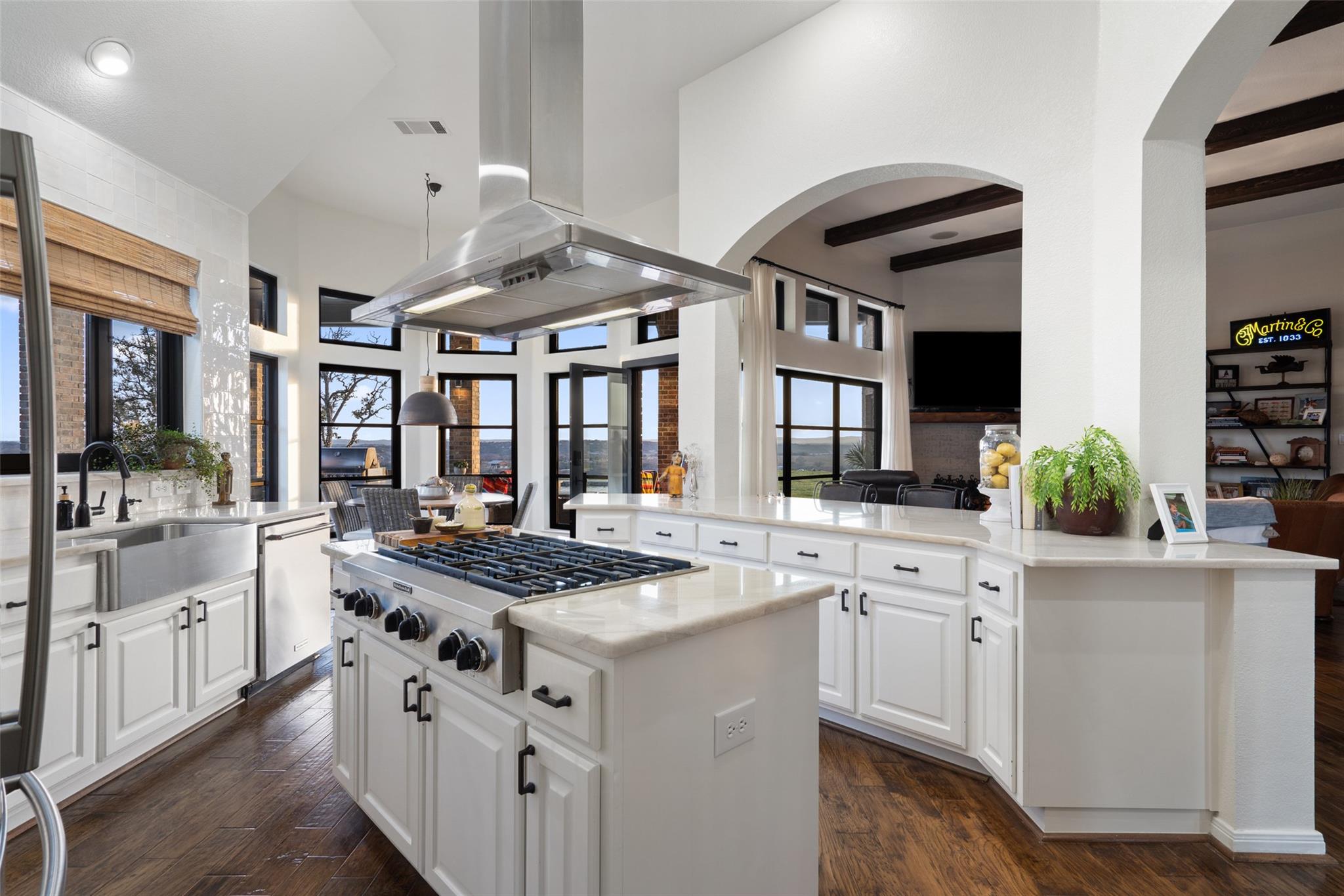 260 Chimney Cove Dr, Marble Falls, TX 78654