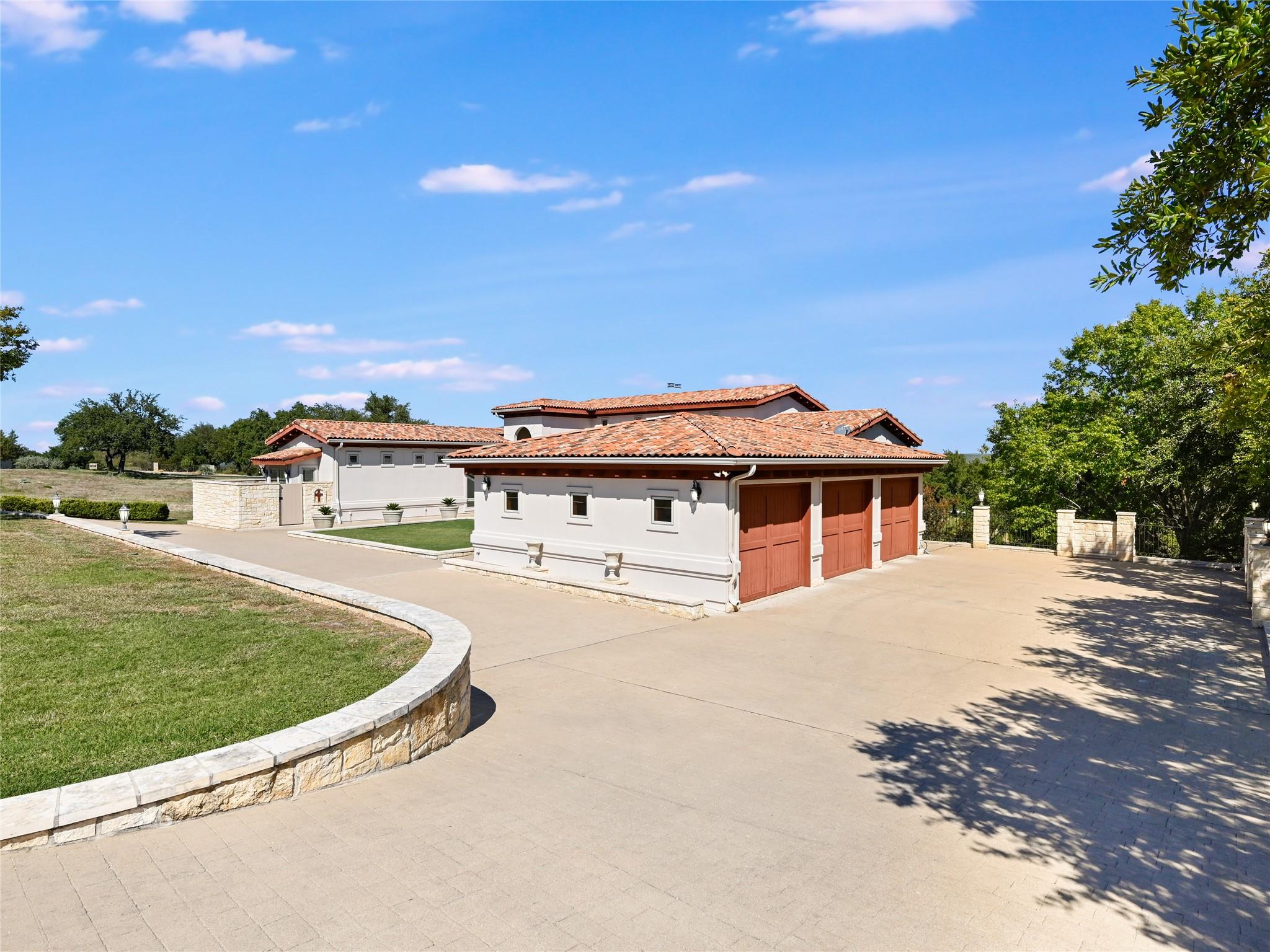 27206 Waterfall Hill Pkwy, Spicewood, TX 78669