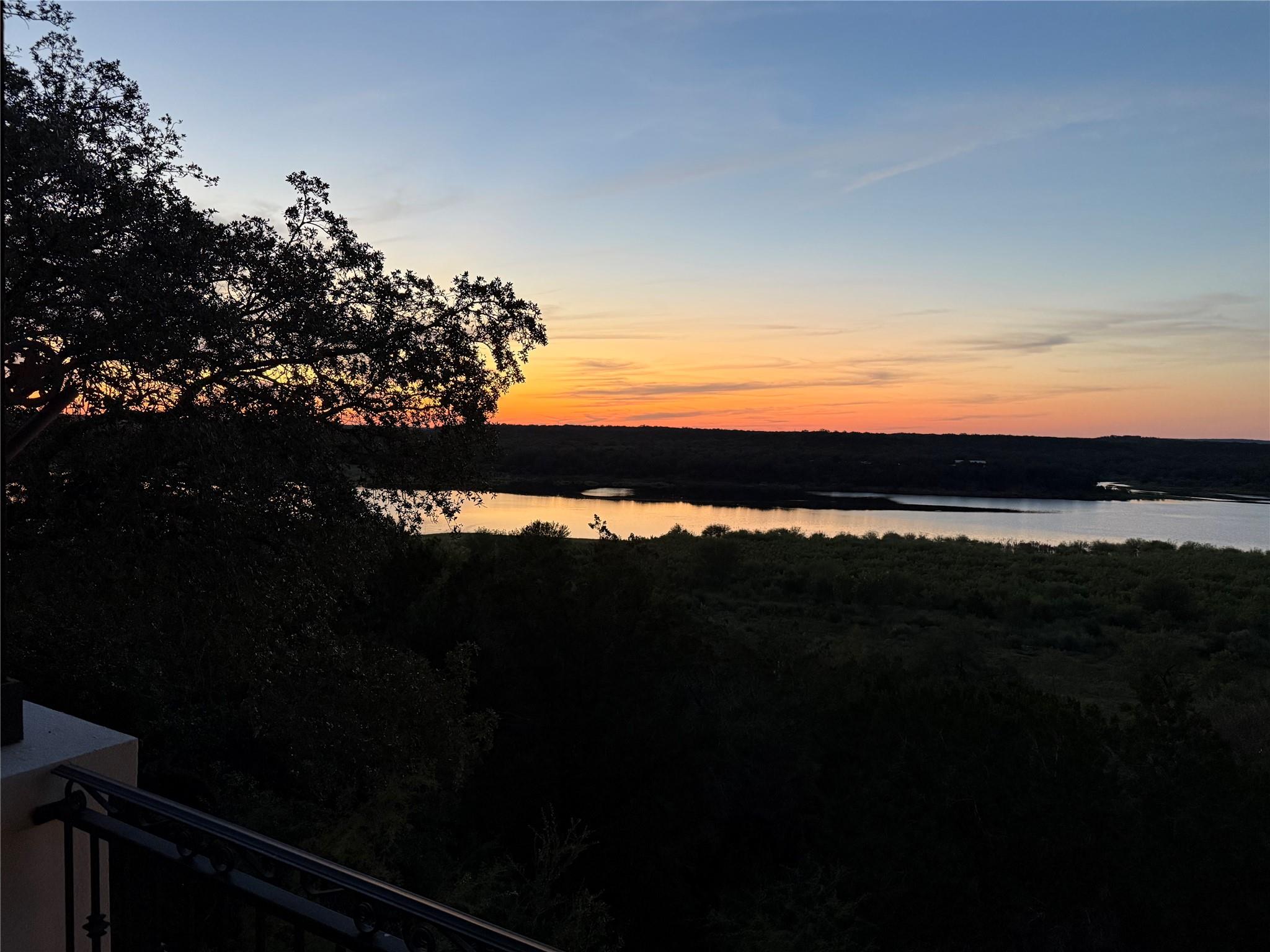 633 Wesley Ridge Dr, Spicewood, TX 78669