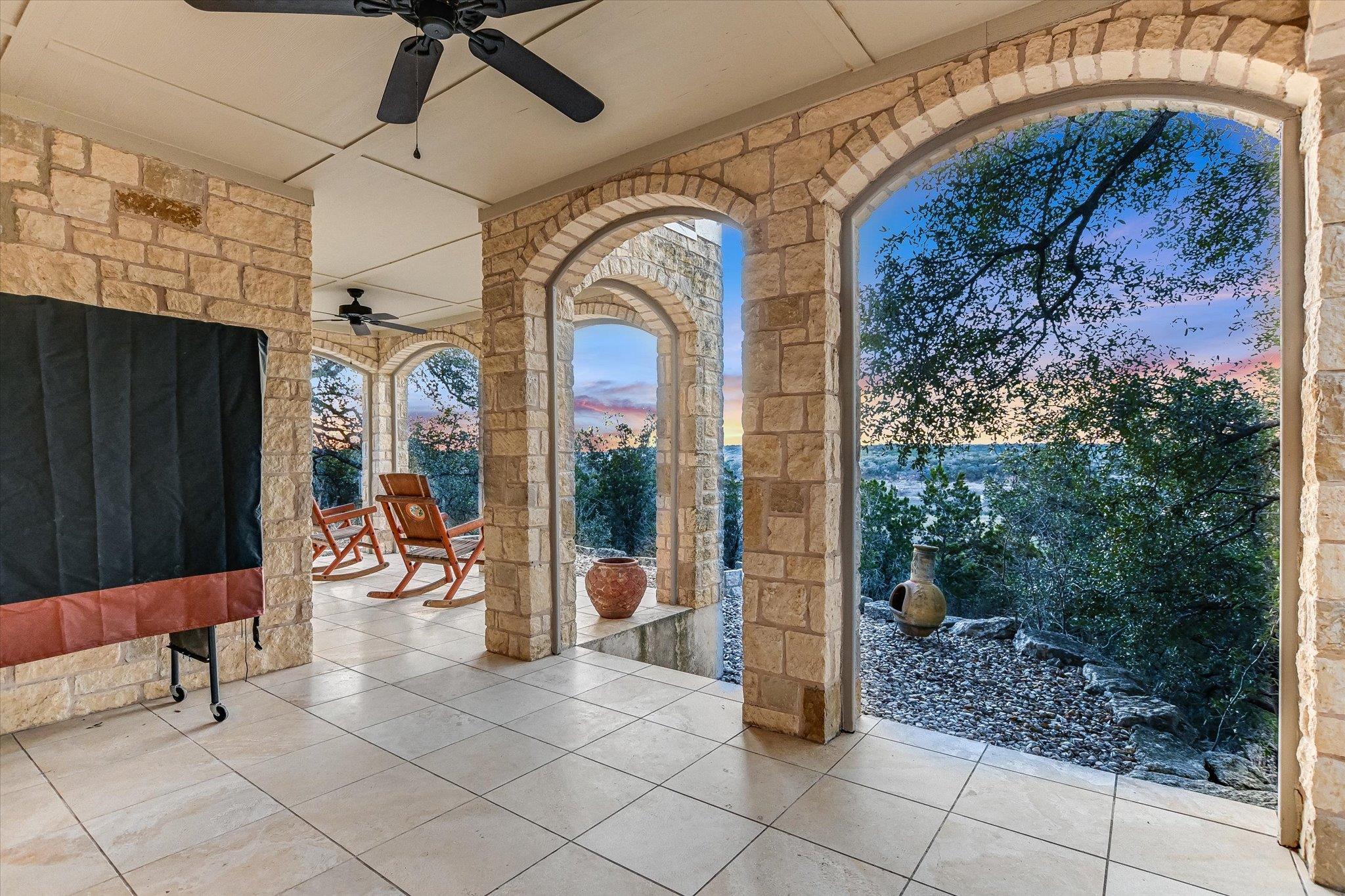 633 Wesley Ridge Dr, Spicewood, TX 78669