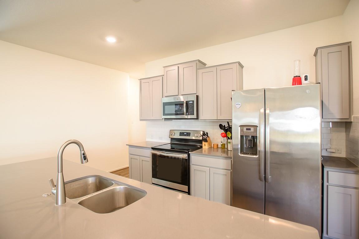 105 Cosmos Ln, Jarrell, TX 76537