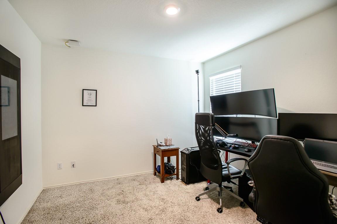 105 Cosmos Ln, Jarrell, TX 76537