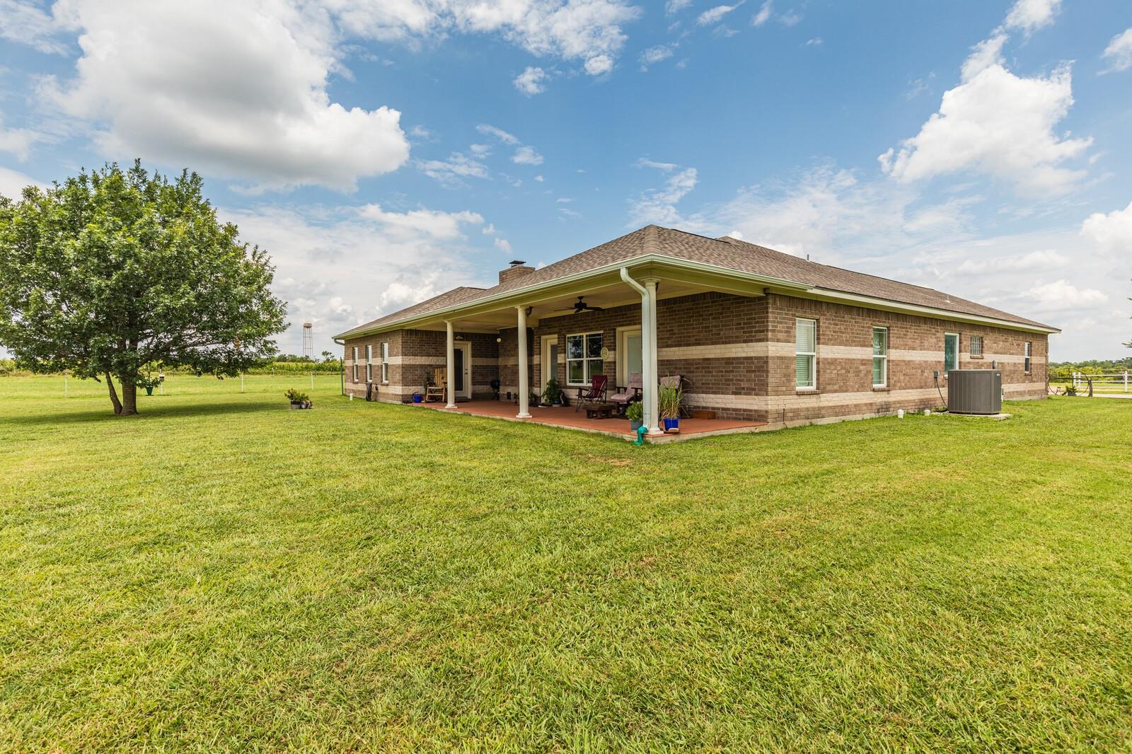 734 E FM 485, Cameron, TX 76520