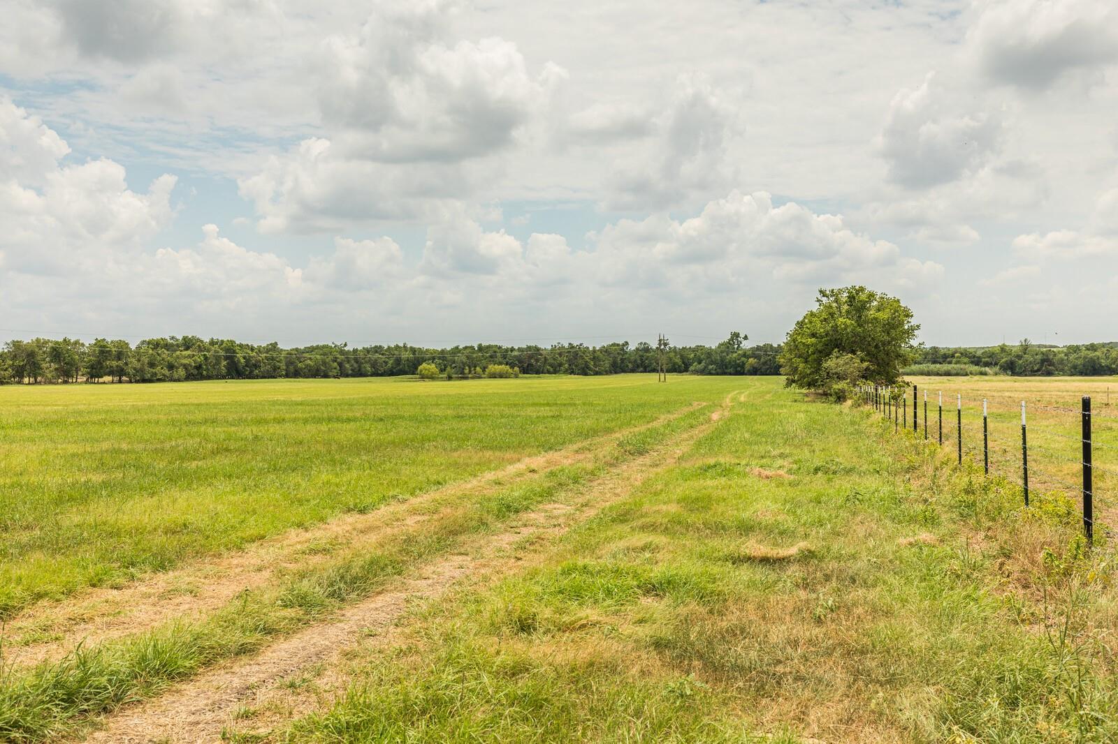 734 E FM 485, Cameron, TX 76520