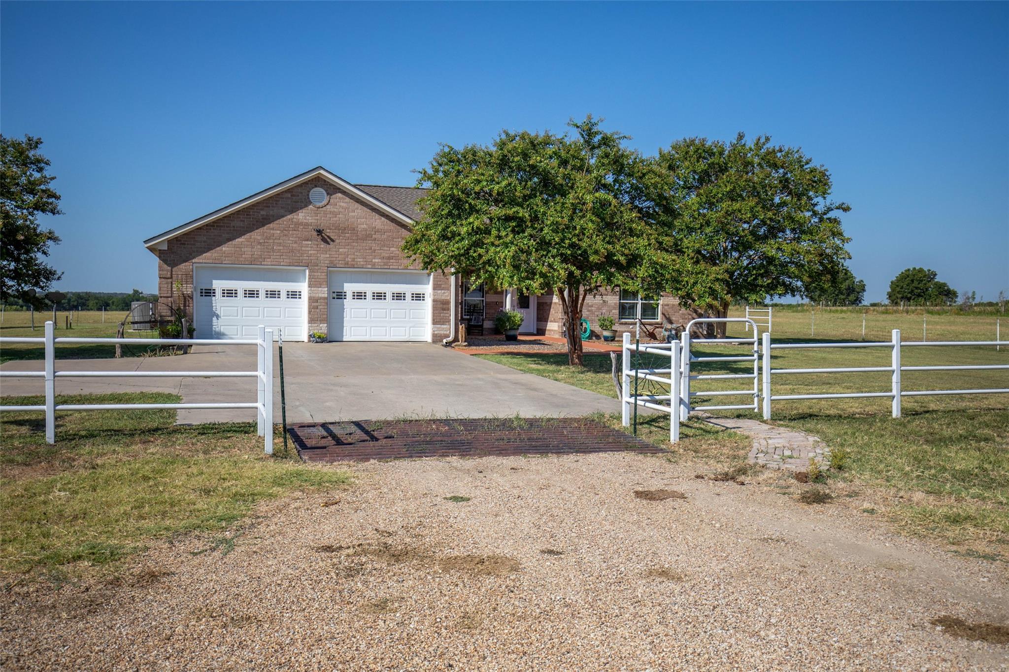 734 E FM 485, Cameron, TX 76520