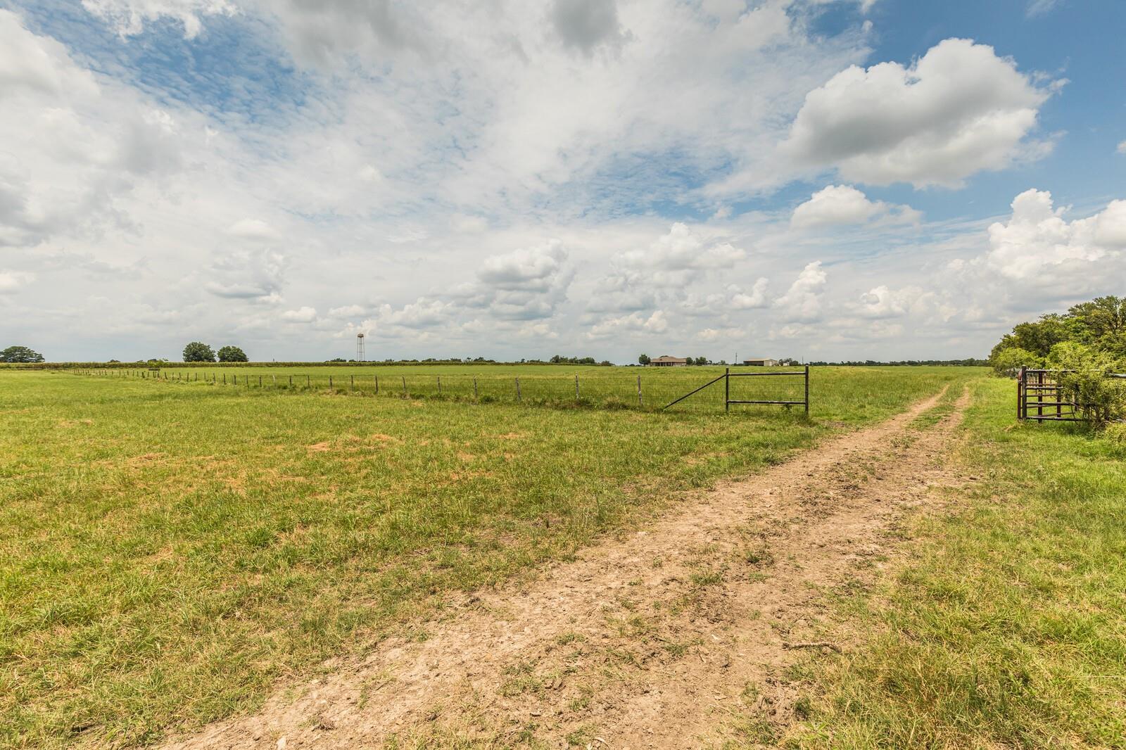 734 E FM 485, Cameron, TX 76520
