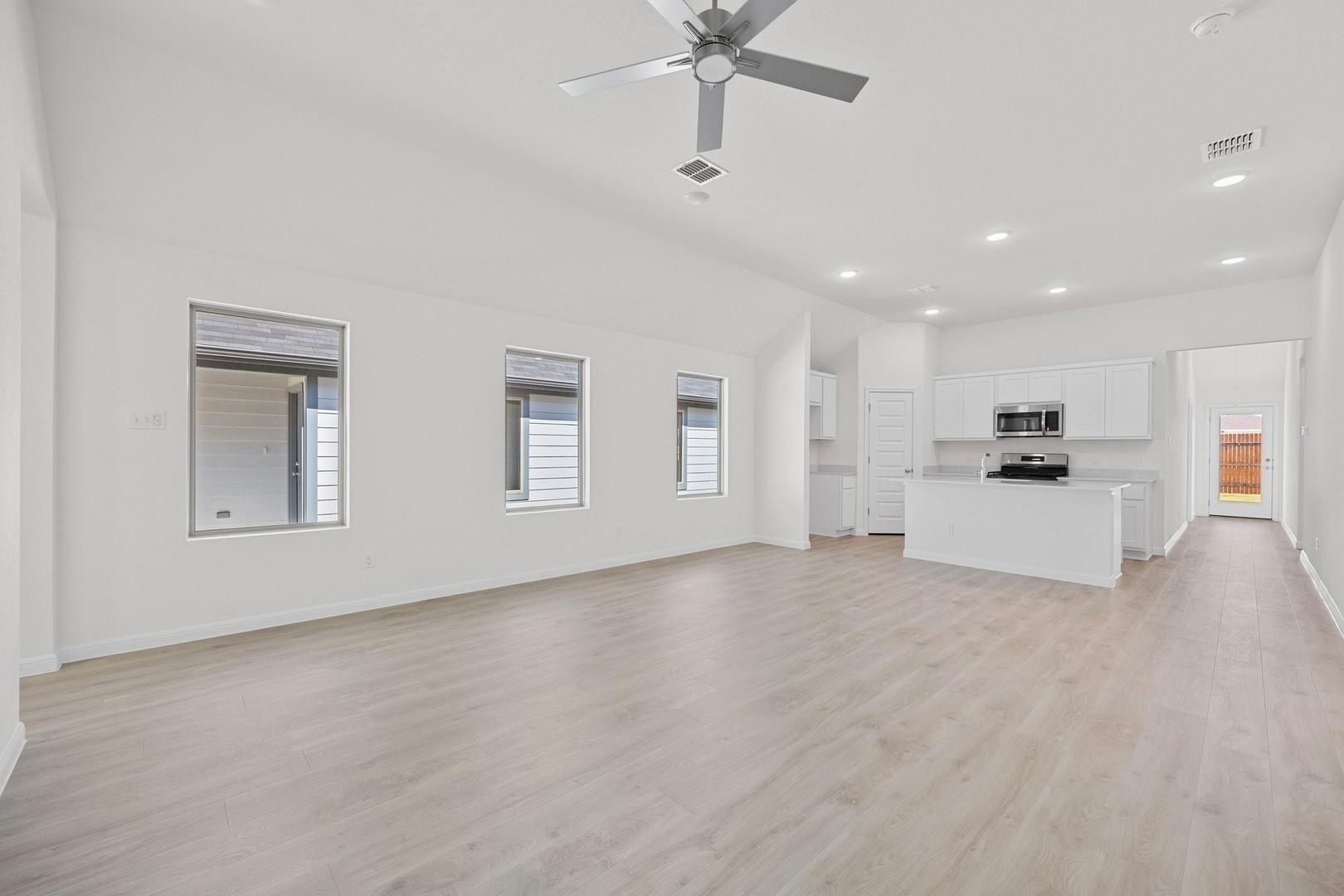 277 Bendecido Loop, Elgin, TX 78621