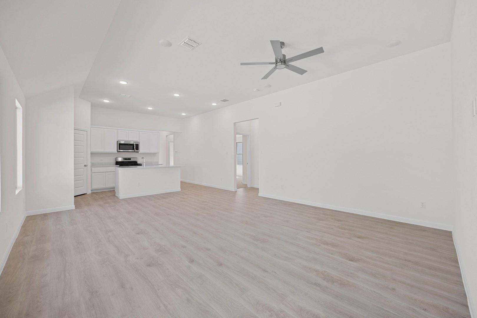 277 Bendecido Loop, Elgin, TX 78621