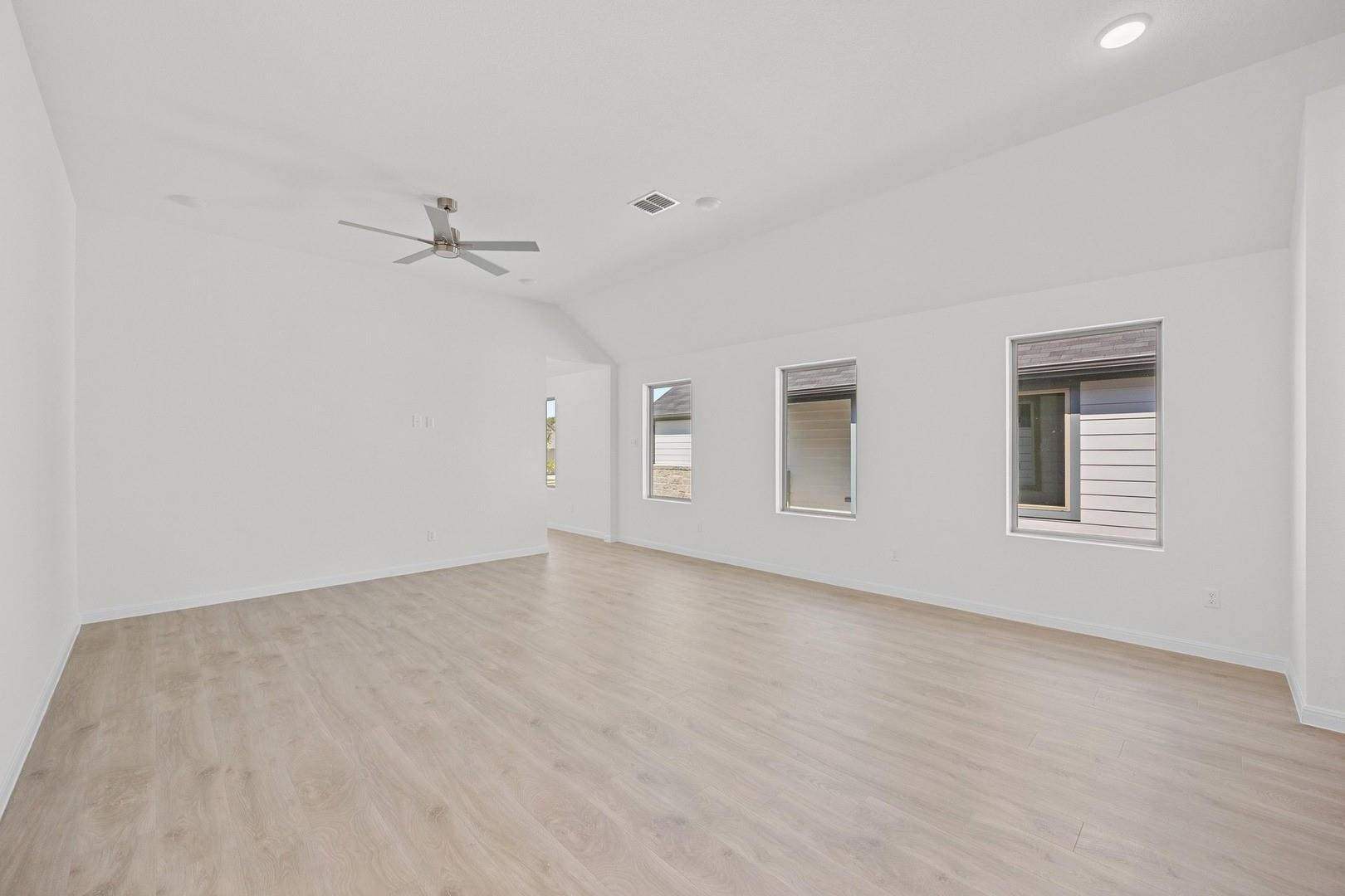 277 Bendecido Loop, Elgin, TX 78621