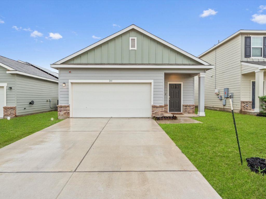 241 Rainey Dr, Jarrell, TX 76537