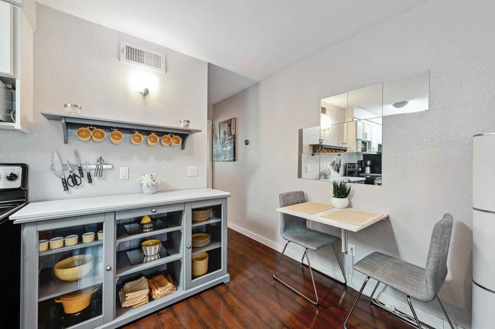 2302 E Side Dr # 5, Austin, TX 78704
