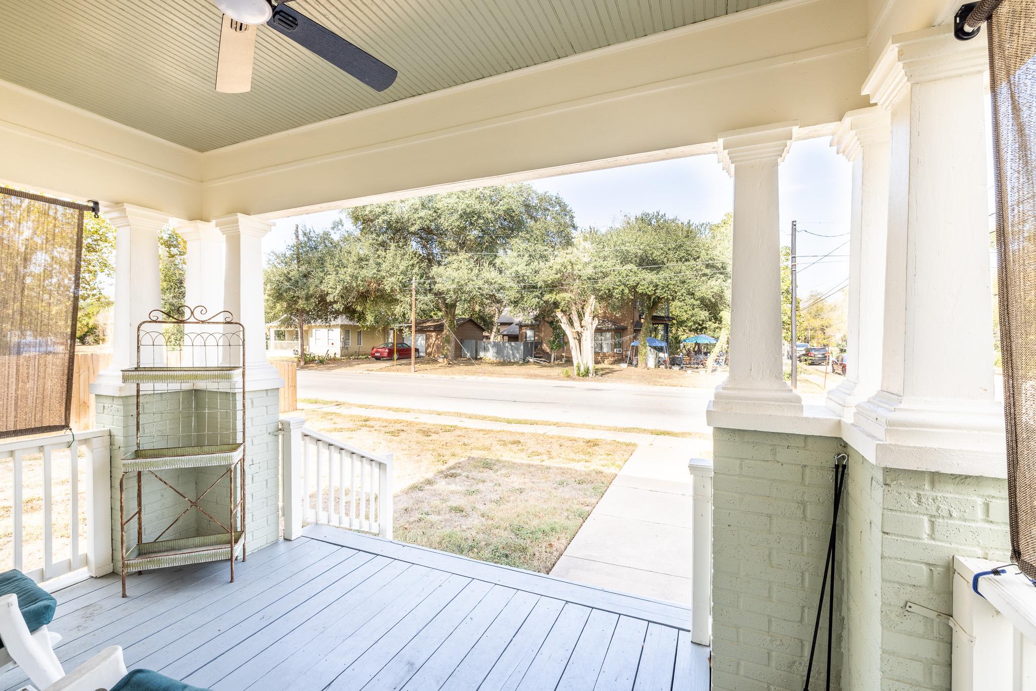 626 Saint Vincent St, Gonzales, TX 78629