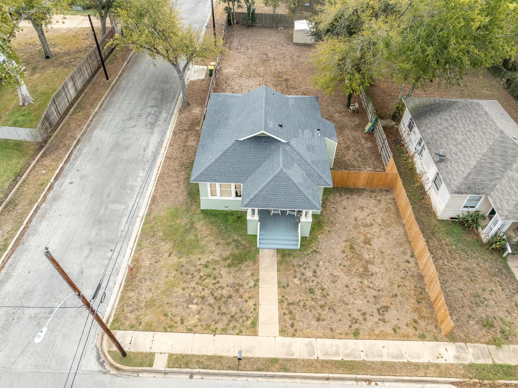 626 Saint Vincent St, Gonzales, TX 78629