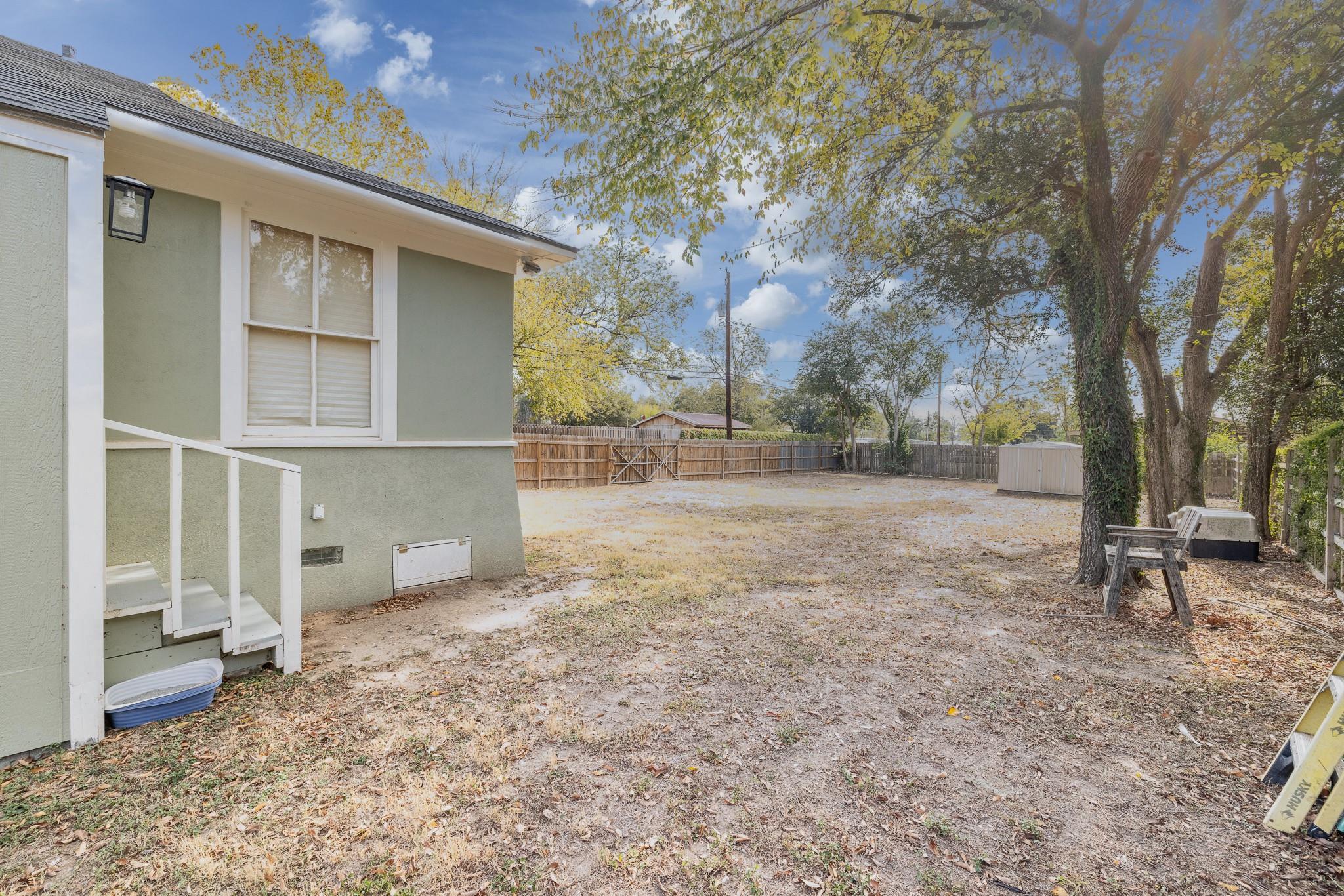 626 Saint Vincent St, Gonzales, TX 78629