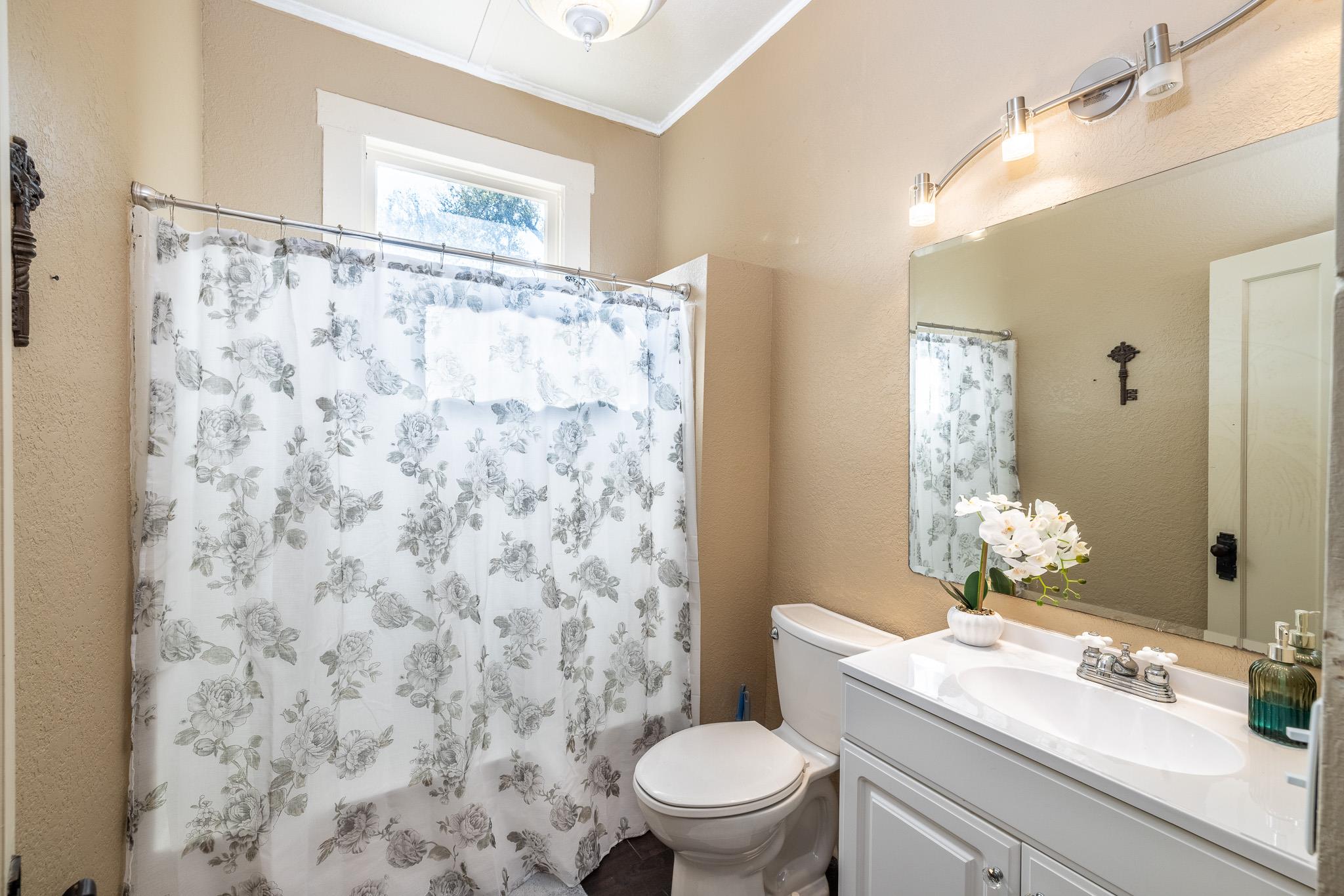 626 Saint Vincent St, Gonzales, TX 78629