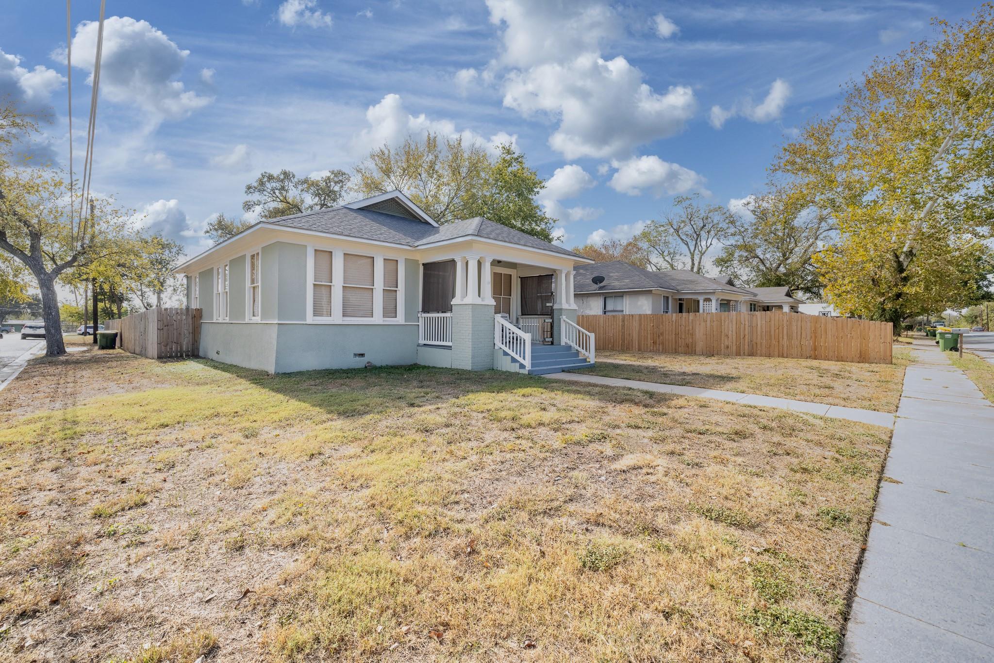 626 Saint Vincent St, Gonzales, TX 78629