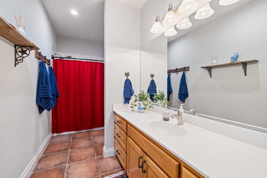 3670 County Road 207, Liberty Hill, TX 78642