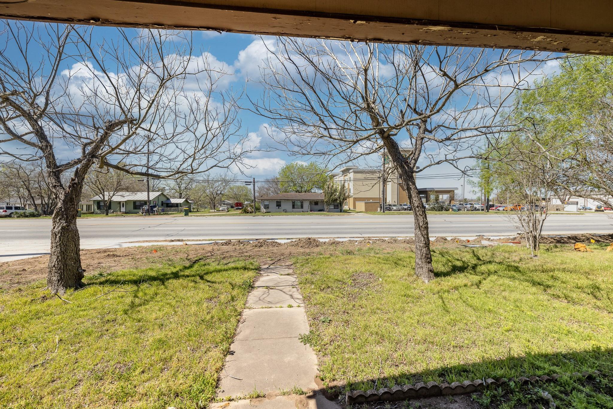 1602 Water St, Gonzales, TX 78629