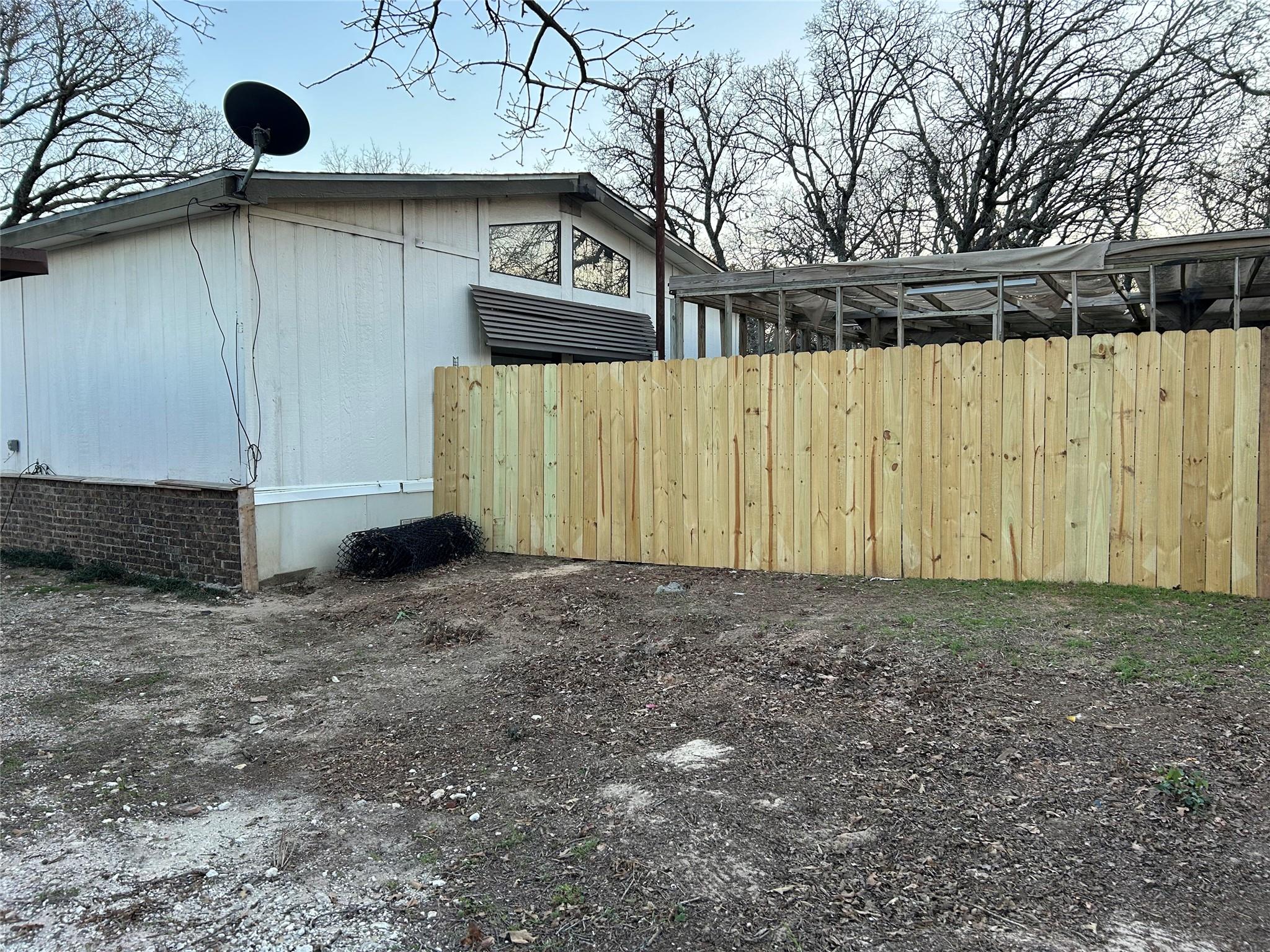 310 East Rd, Granbury, TX 76049