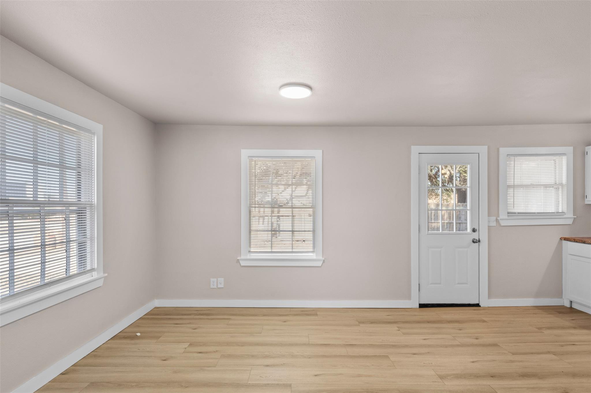 207 & 203 S 4TH St, TX 76522