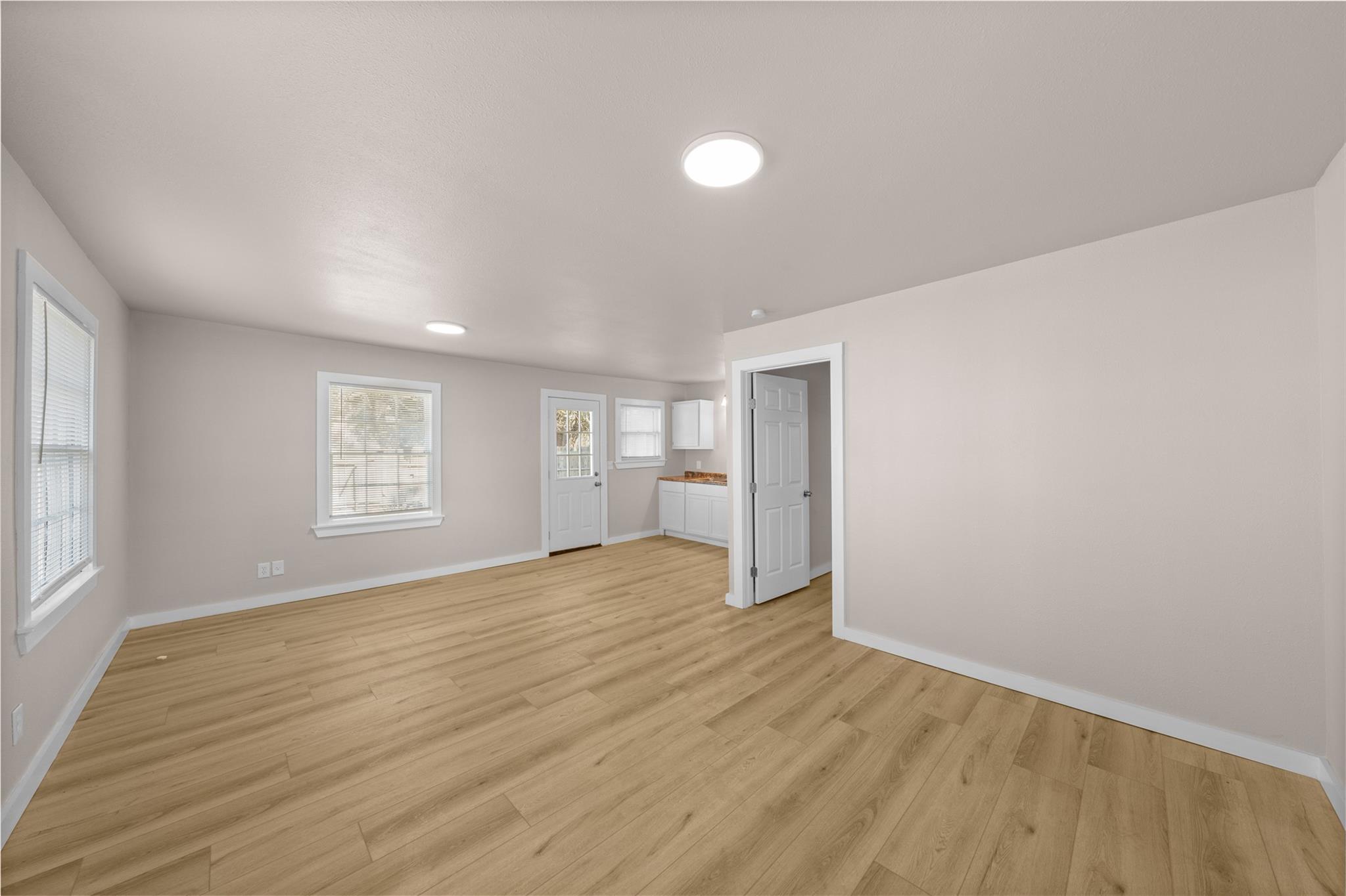 207 & 203 S 4TH St, TX 76522