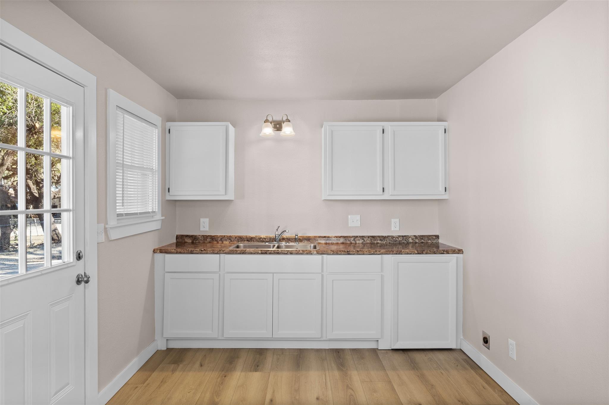 207 & 203 S 4TH St, TX 76522
