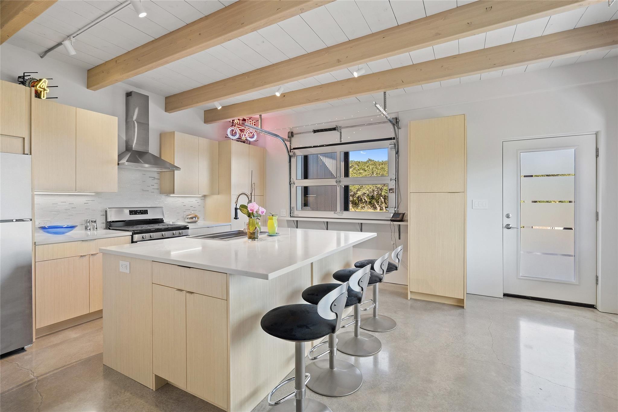 370 Gray Wolf, Blanco, TX 78606