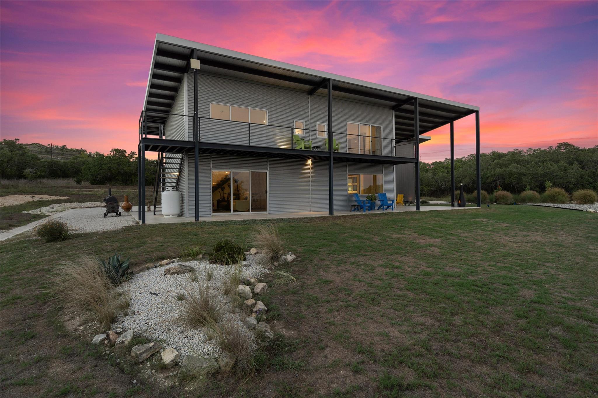 370 Gray Wolf, Blanco, TX 78606