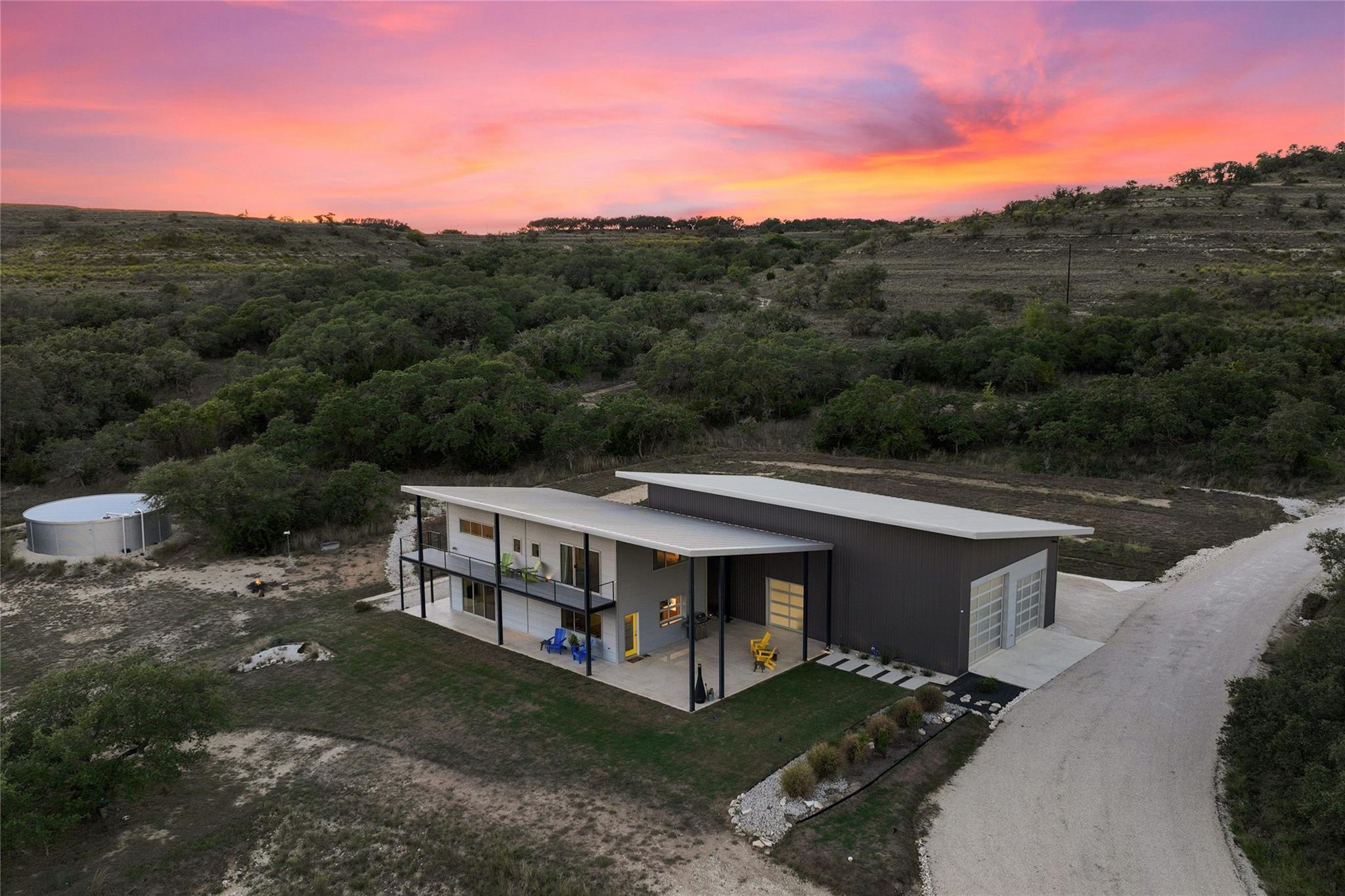 370 Gray Wolf, Blanco, TX 78606