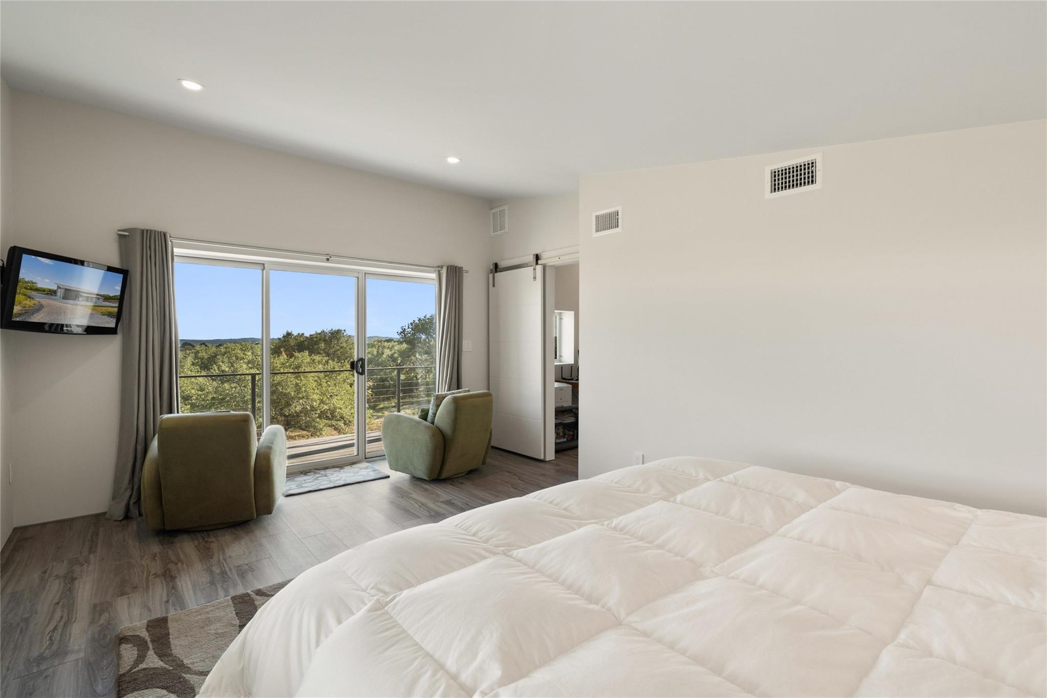 370 Gray Wolf, Blanco, TX 78606