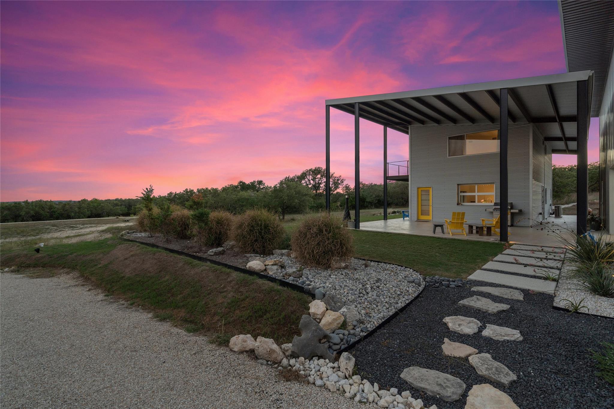 370 Gray Wolf, Blanco, TX 78606